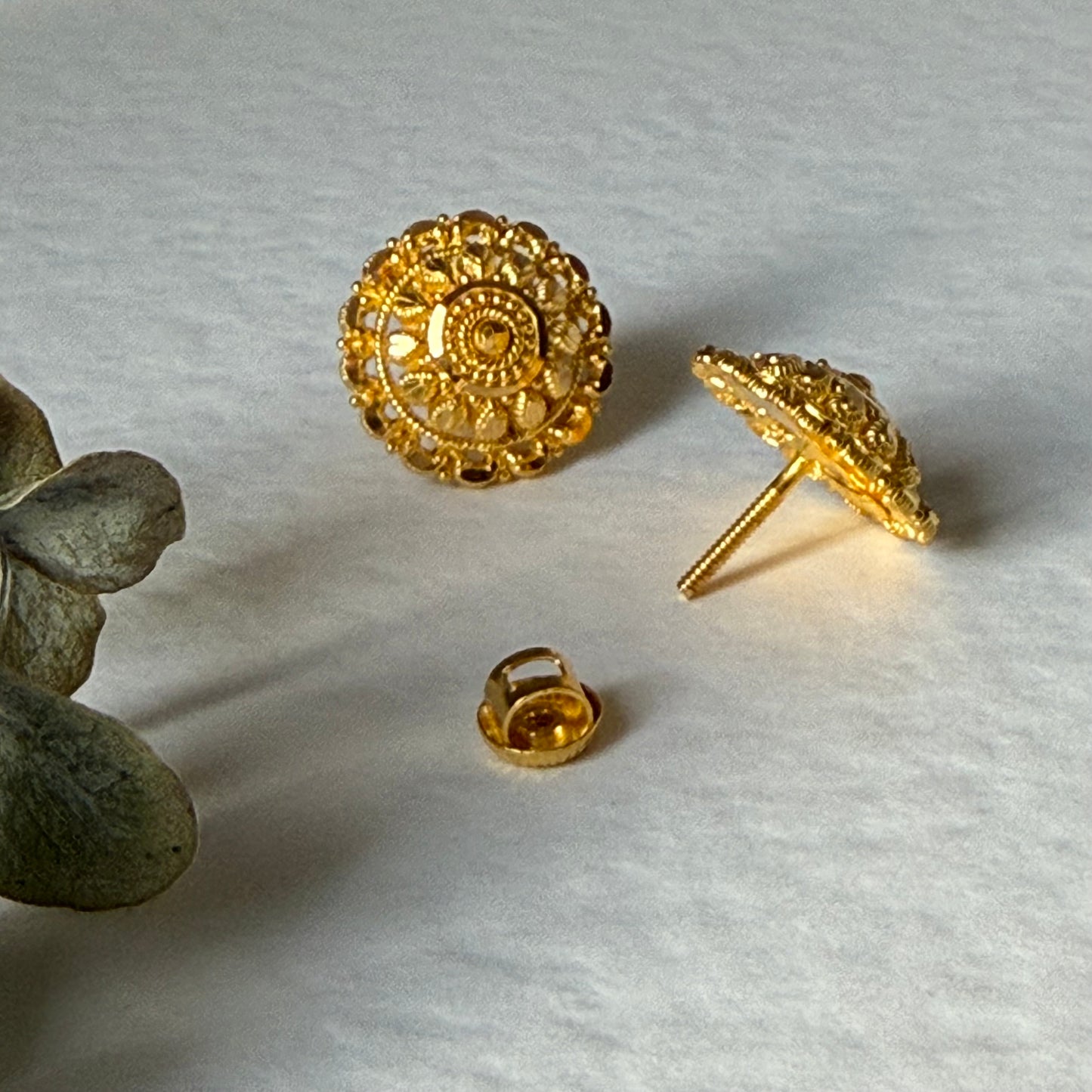 22ct gold stud pair | 15mm