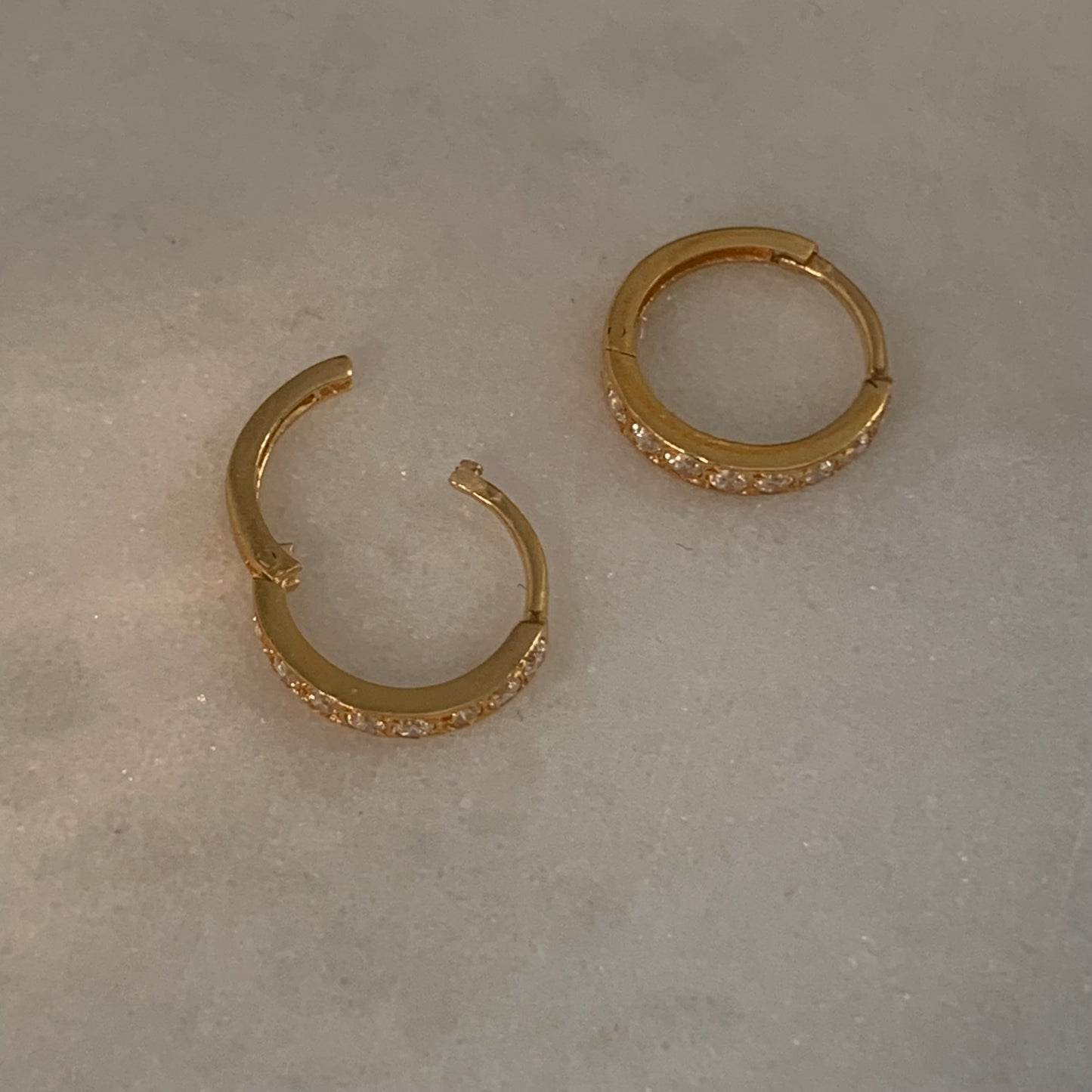 18ct Huggies | 8mm (1)