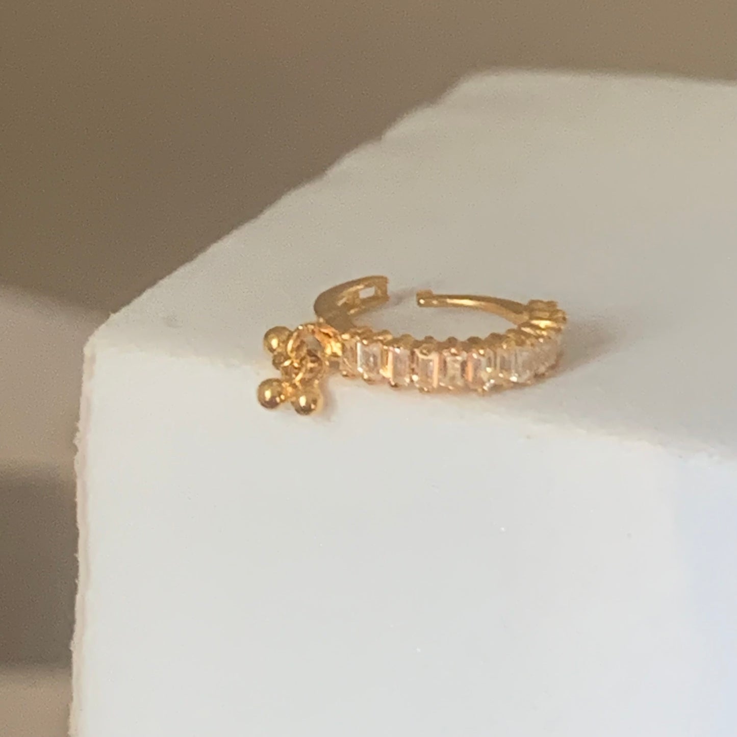 18ct Gold Dangly Hoop | 7mm
