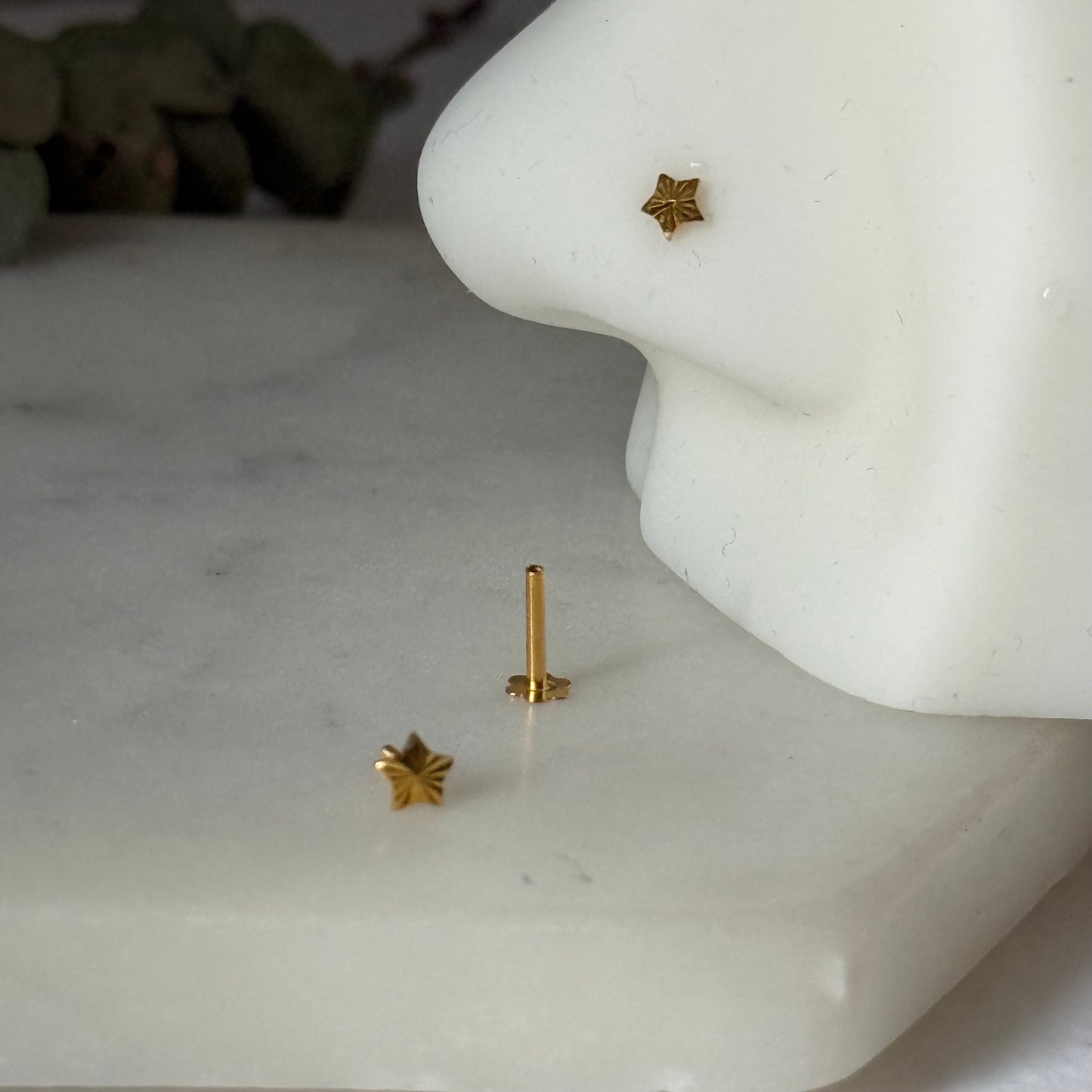 18ct gold star stud | 4mm