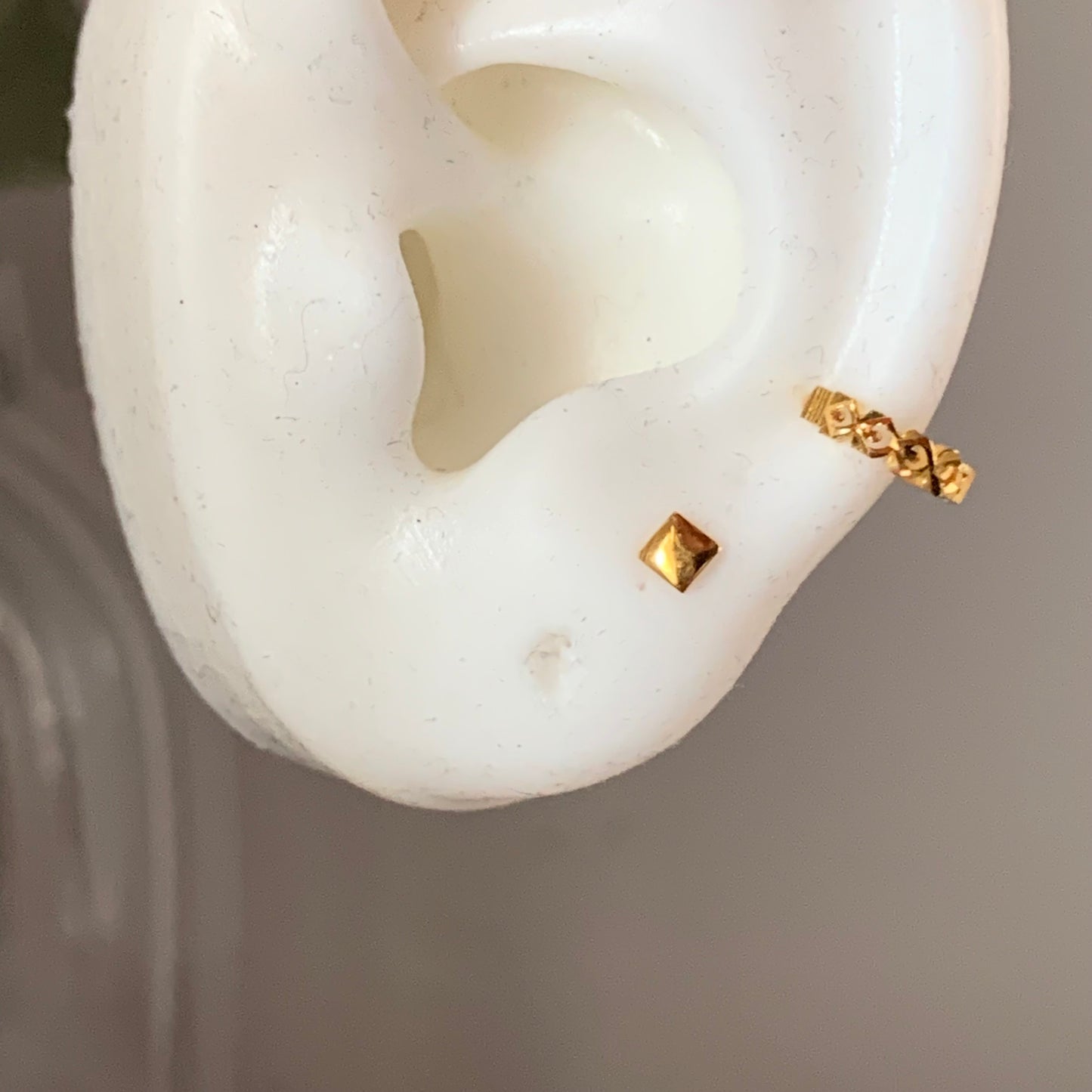 18ct Gold Square Stud Pair | 3mm