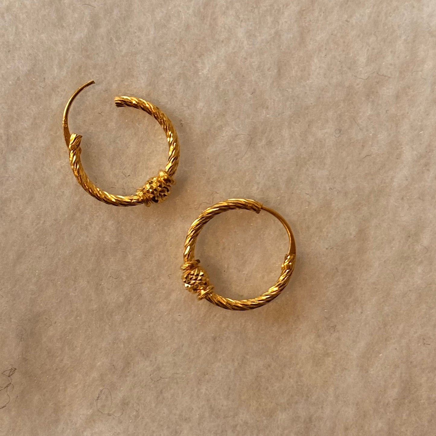 Jaipur | 22ct gold hoop pair | 10mm