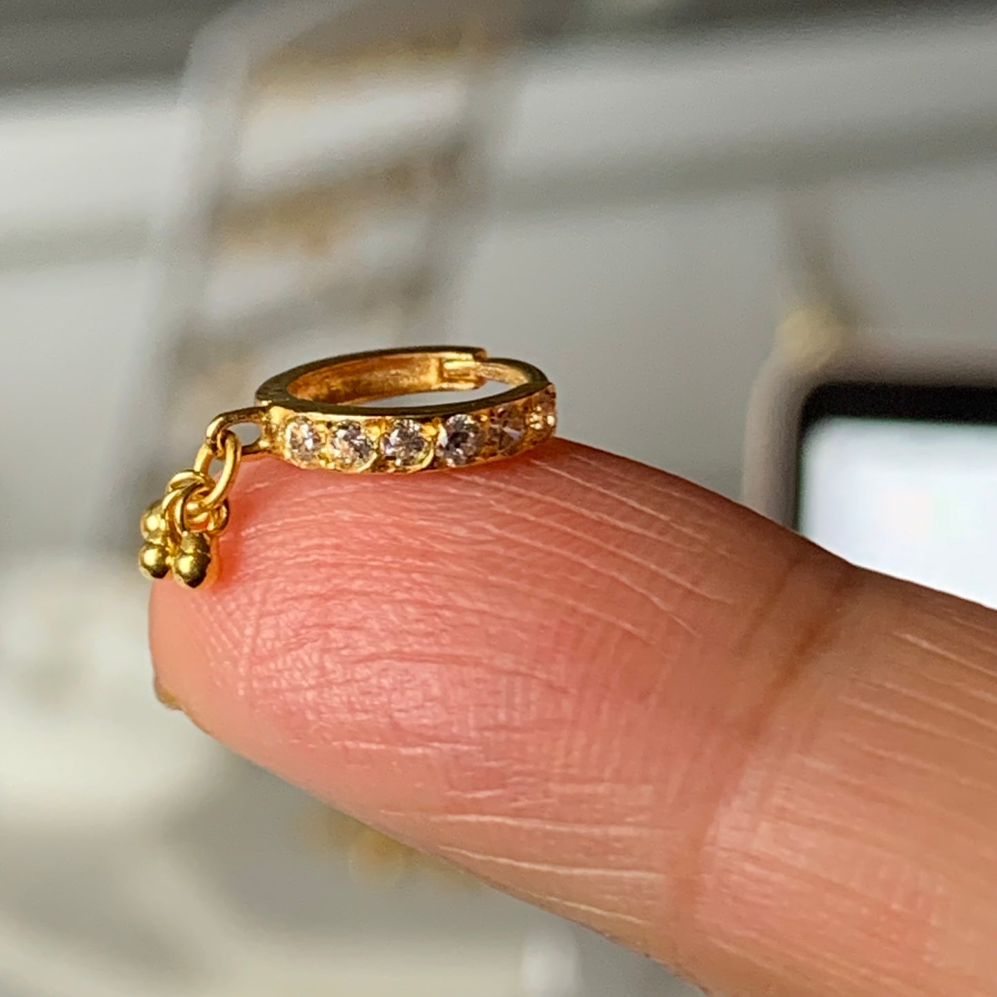 18ct gold dangly hoop | 7mm