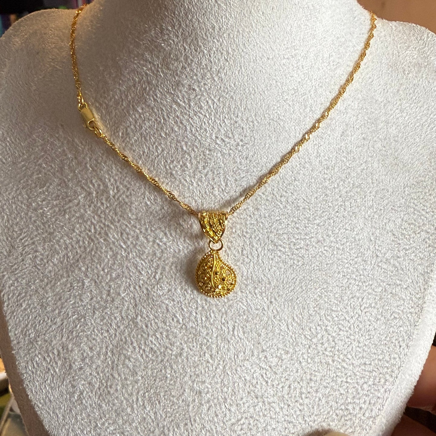 22ct gold small pendant