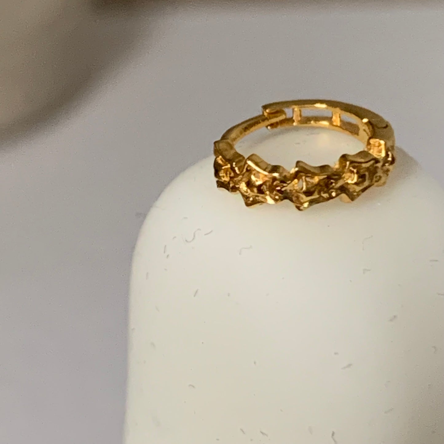 18ct Gold Floral Hoop | 7mm