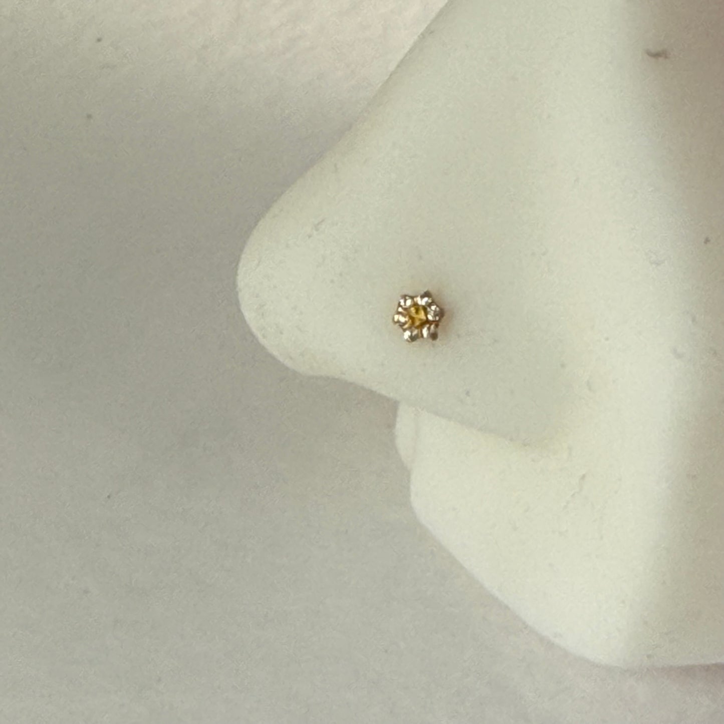 18ct Gold Single Daisy | 4mm