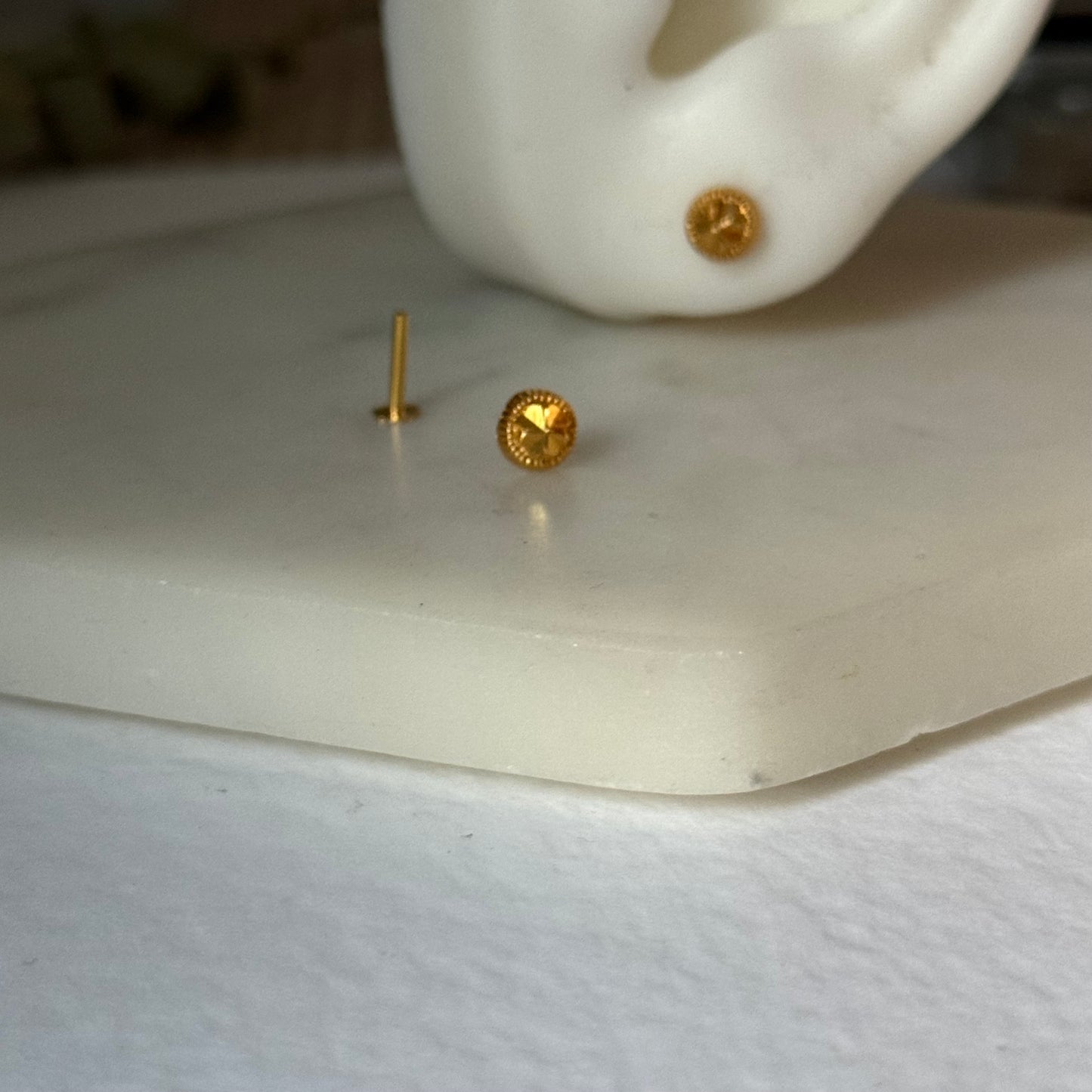 18ct gold round stud pair | 5mm