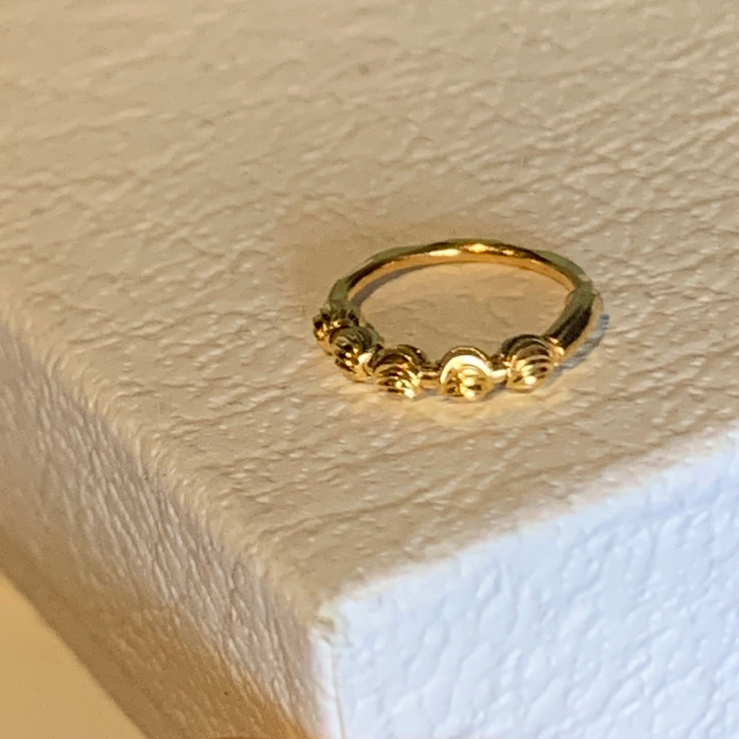 18ct single beaded hoop | 8mm