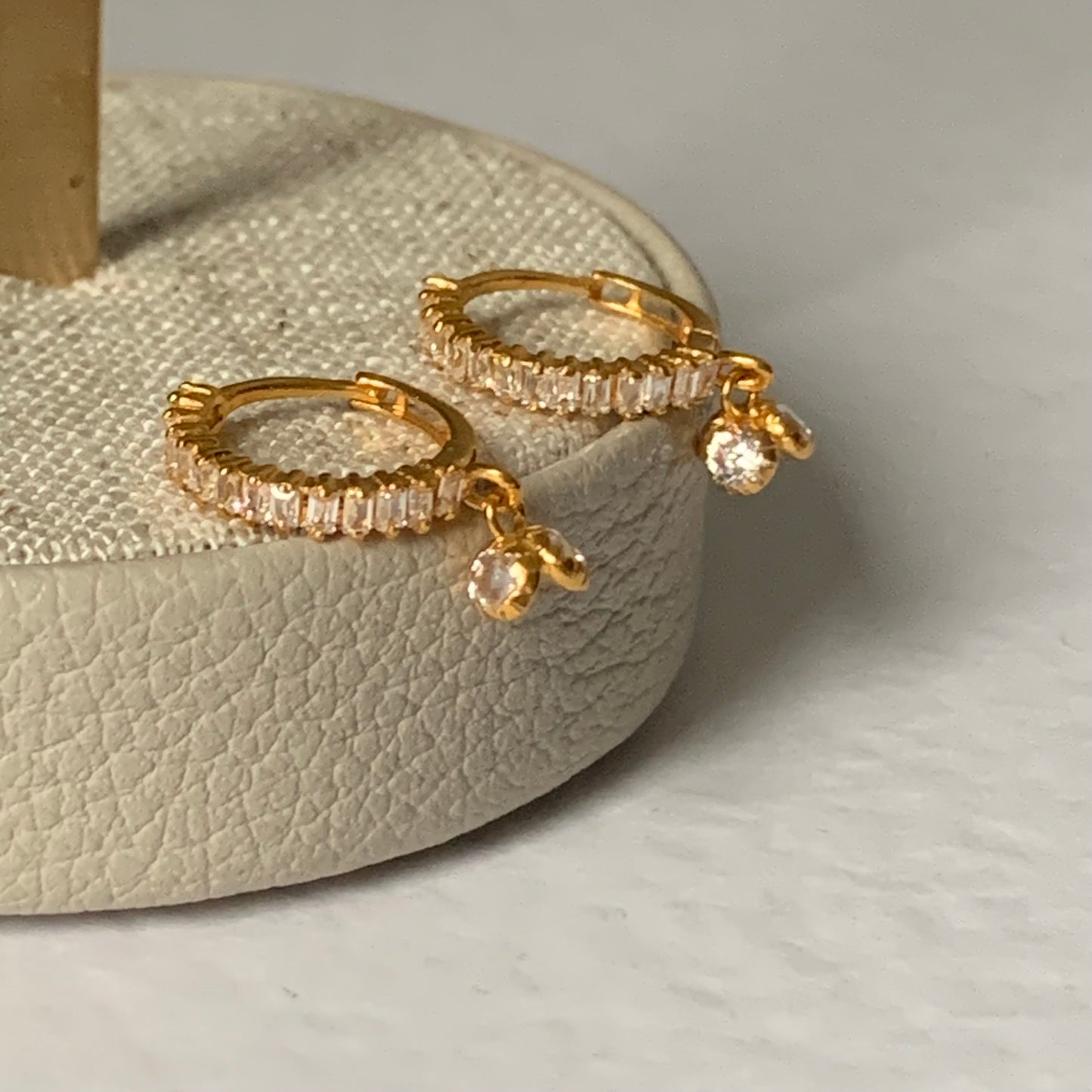18ct Gold Huggies | 8mm