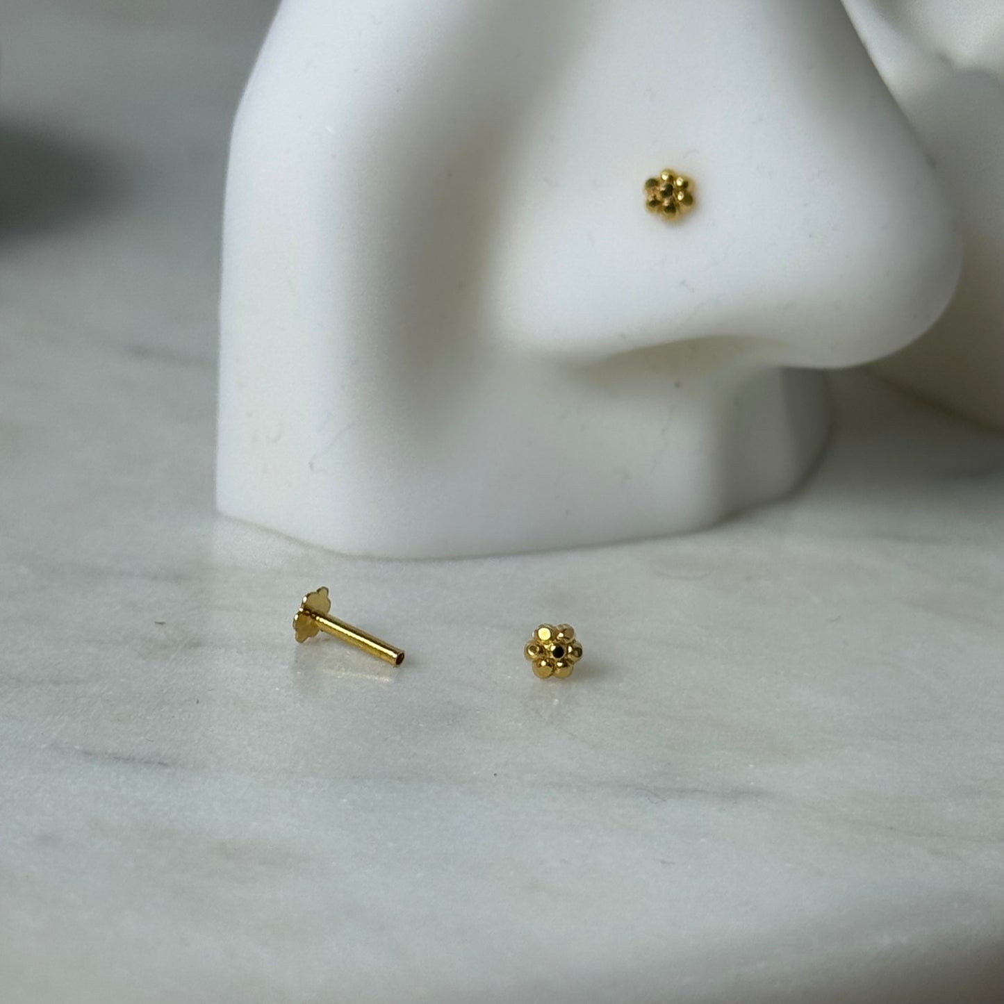 18ct gold floral stud | 3mm