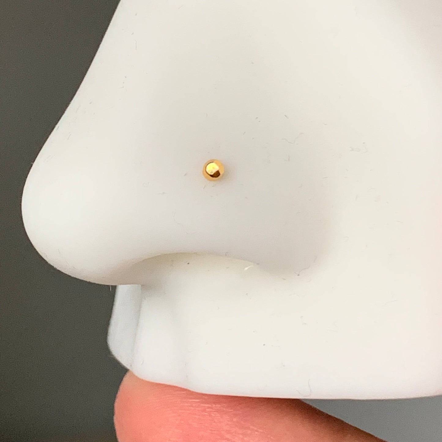 18ct gold stud | 2mm