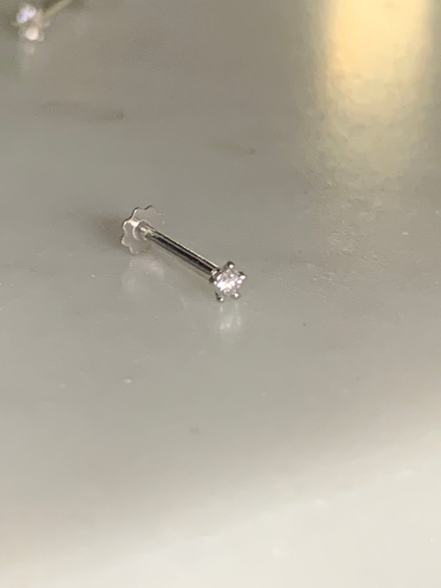 18ct White Gold Stud with Diamond | 2mm