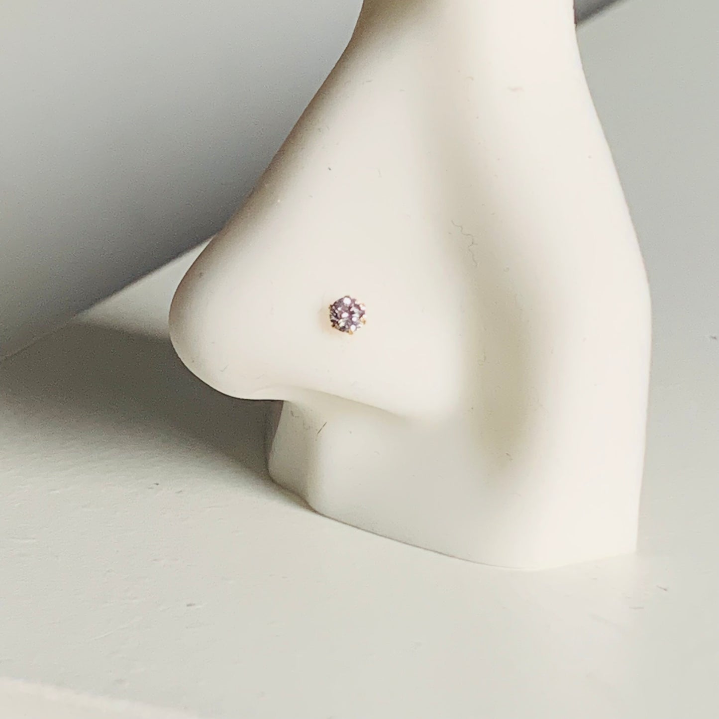 18ct Gold Claw Stud with CZ