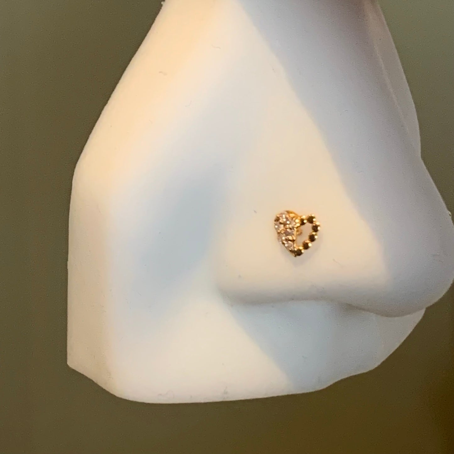 18ct gold heart stud
