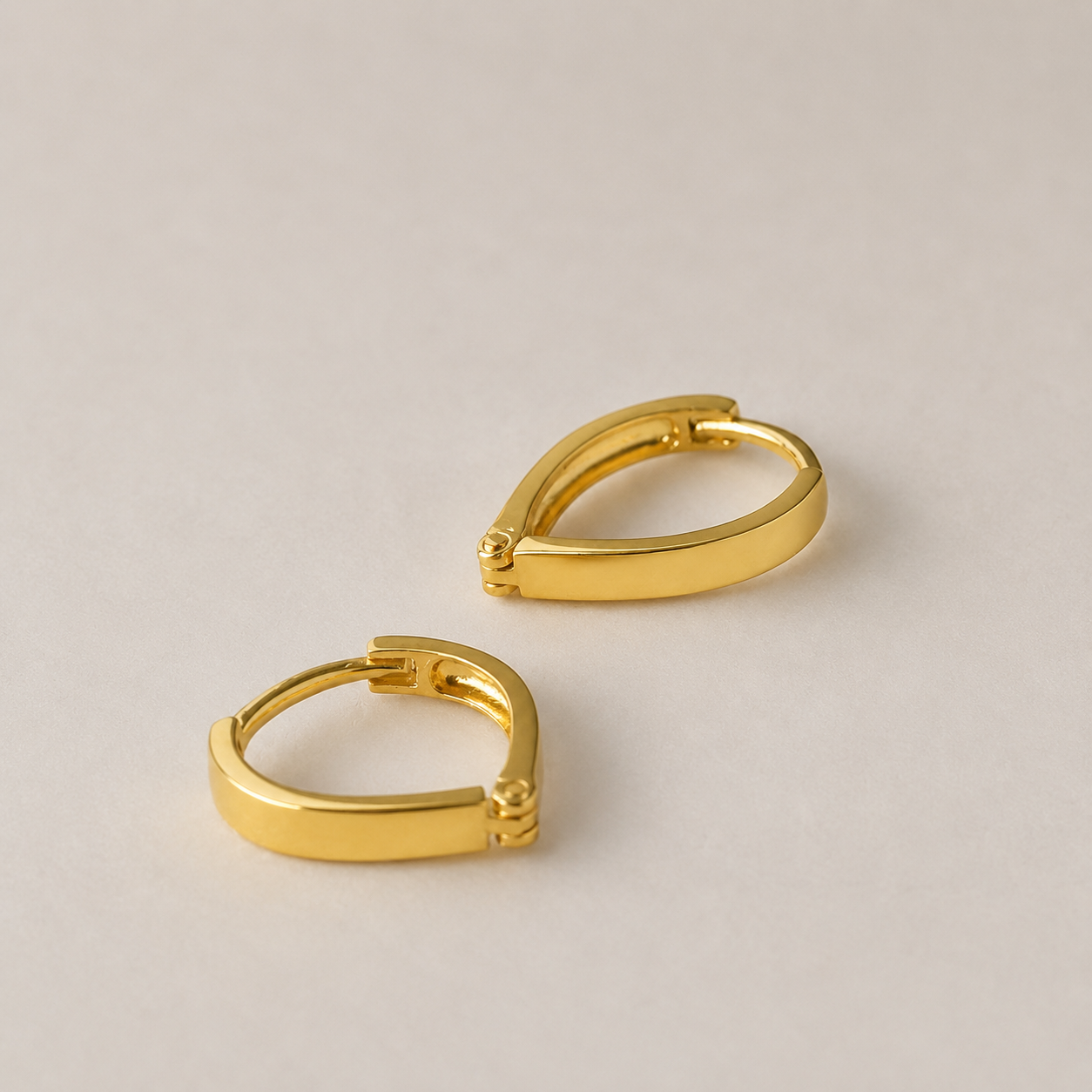 Signature | Classic 8mm Love Hearts in 18ct Gold