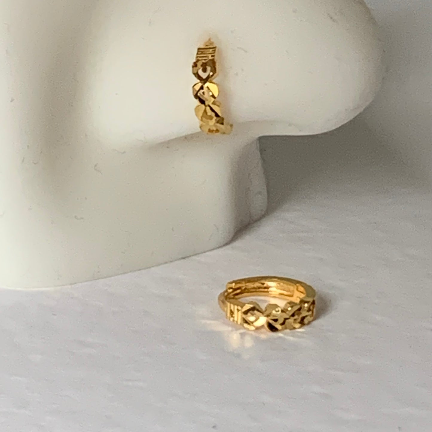 18ct Gold Heart Hoop | 7mm