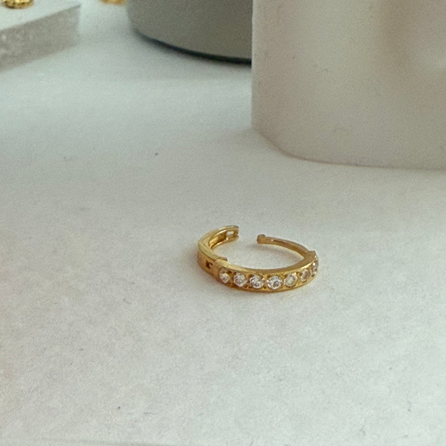 18ct gold single hoop | 8mm