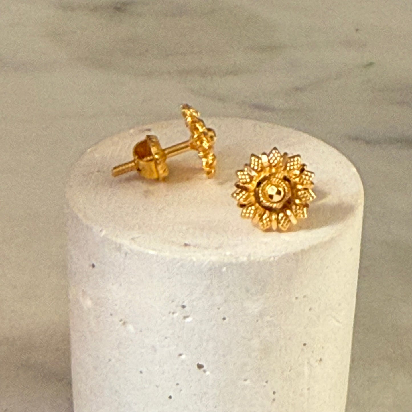 22ct gold stud pair | 9mm