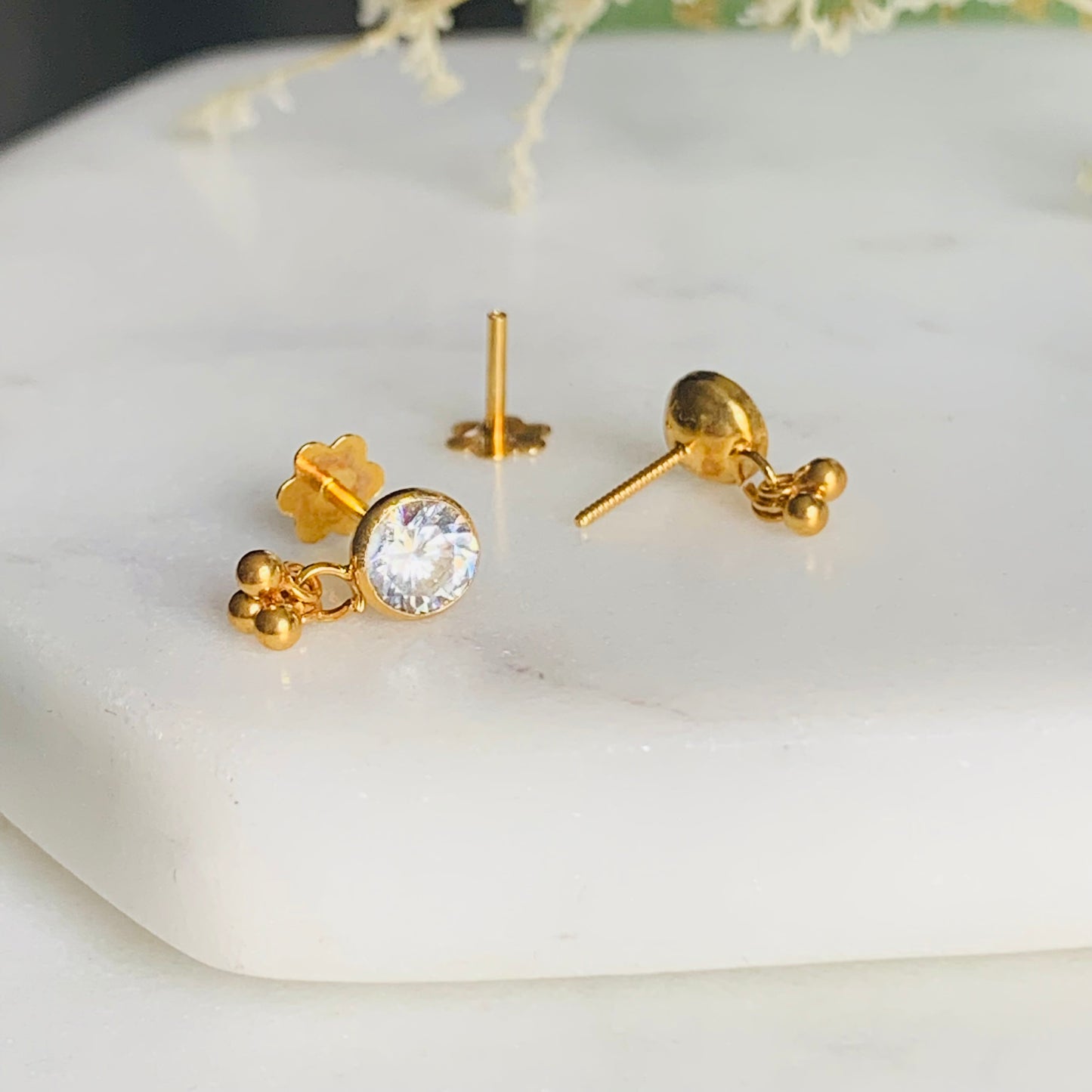 18ct Gold Dangly Stud Pair