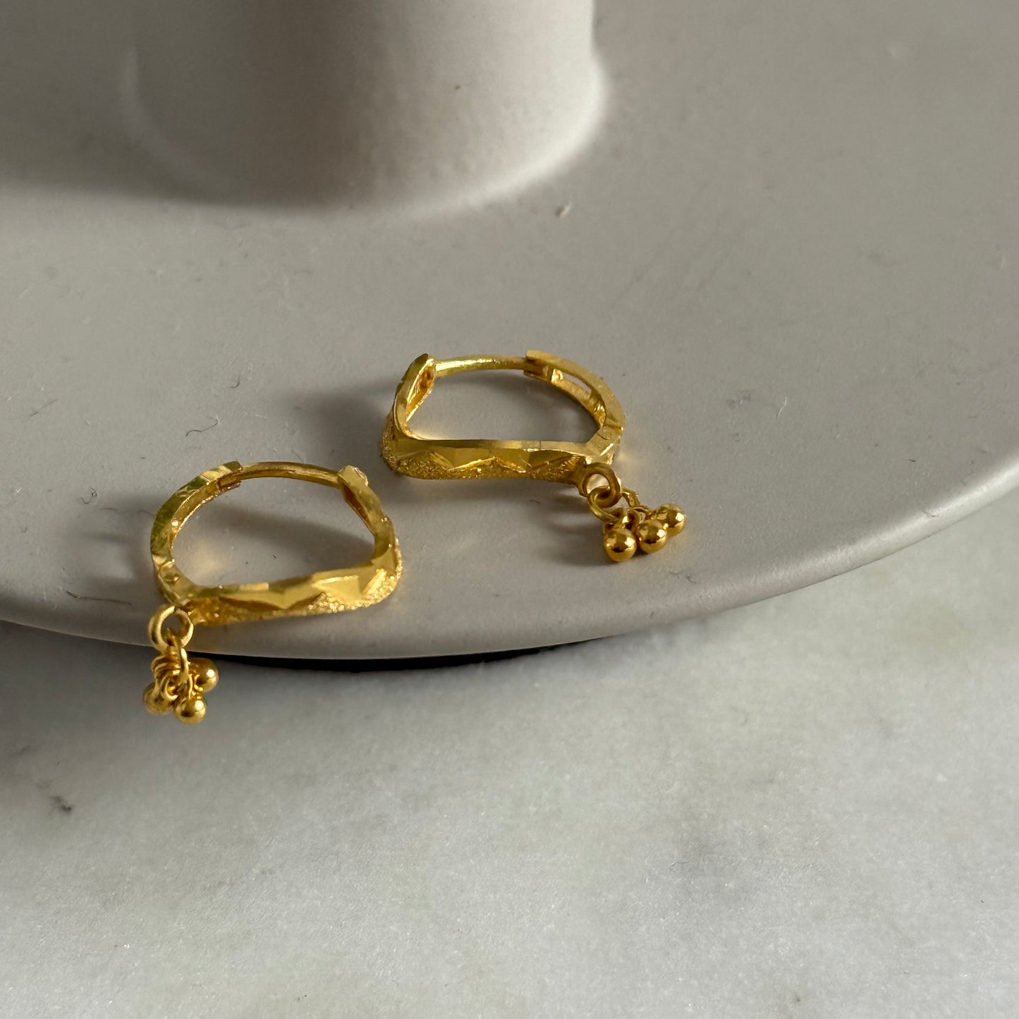 18ct Wave Huggies | 9mm