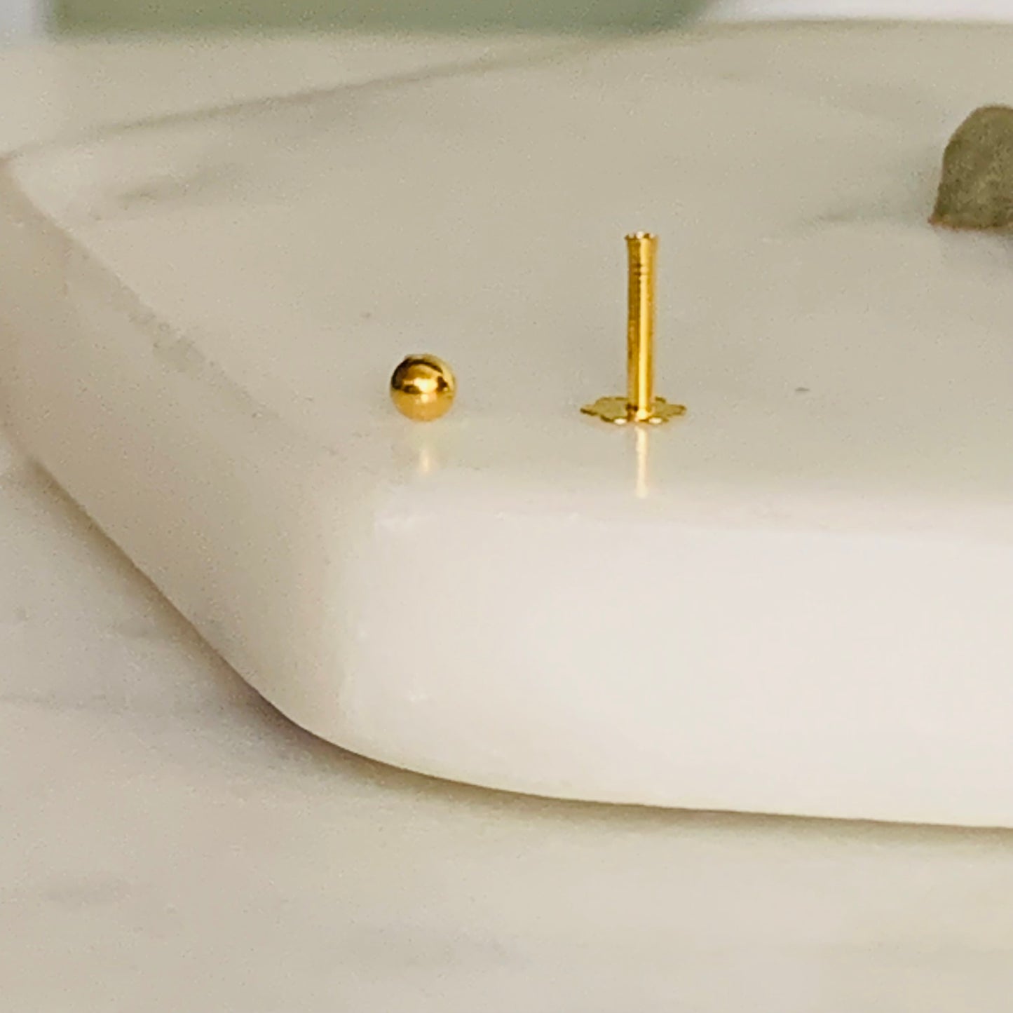 18ct Gold Single Ball Stud | 2mm