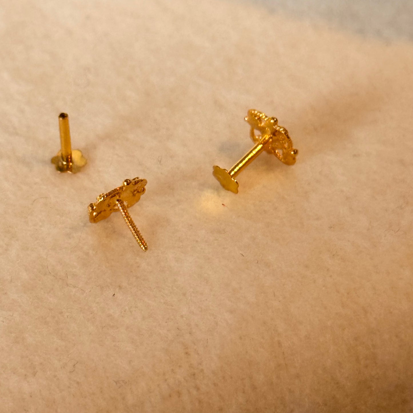 18ct Gold Square Stud | 7mm