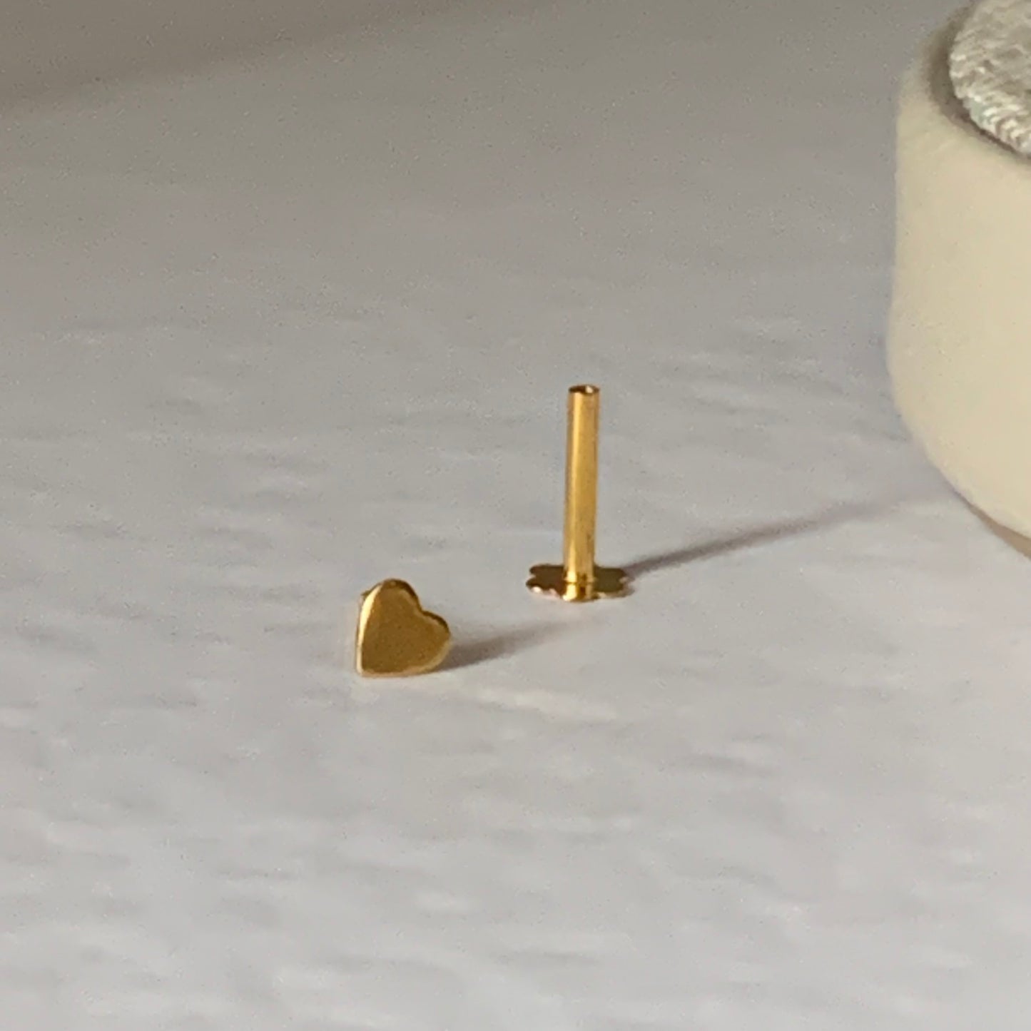 18ct Heart Stud | small