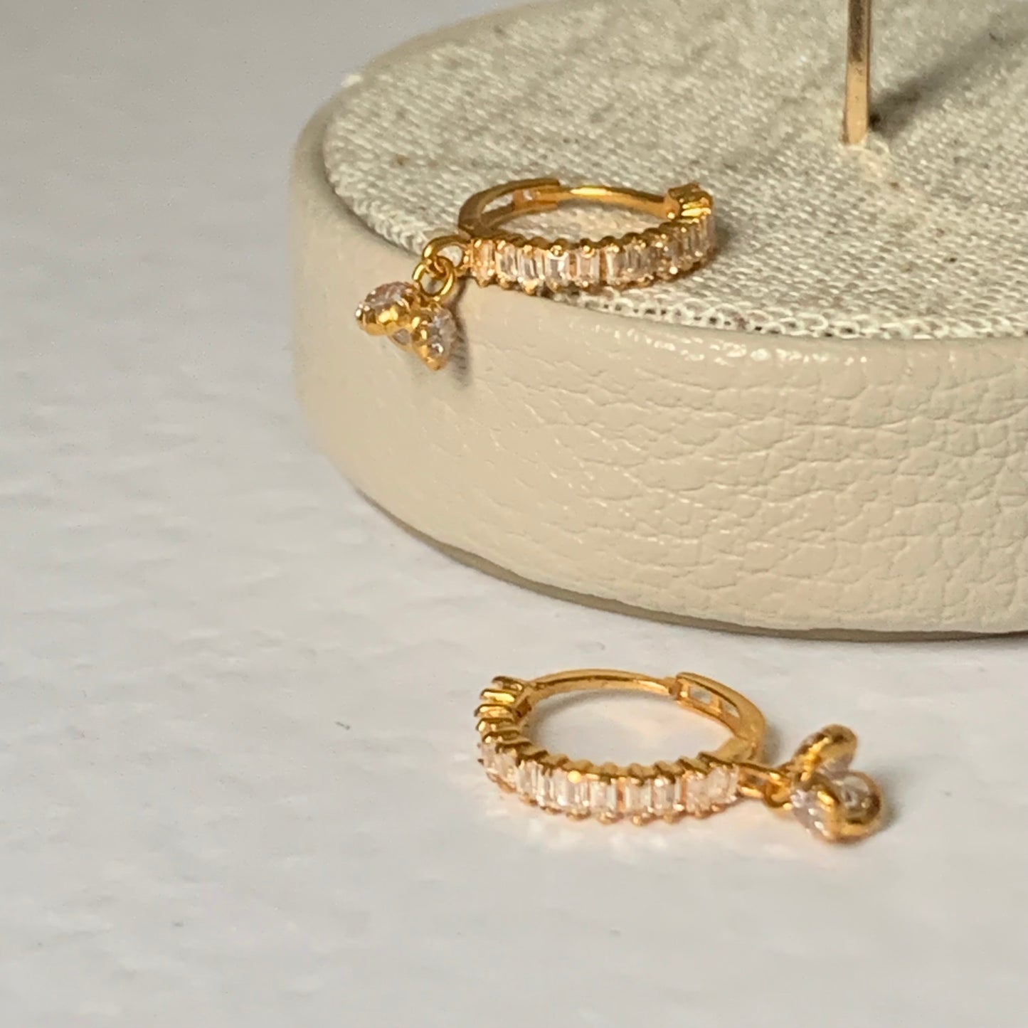 18ct Gold Huggies | 8mm