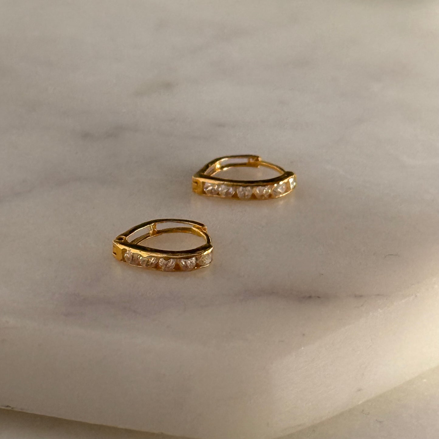 Sweetheart Huggies, 18ct | 8mm