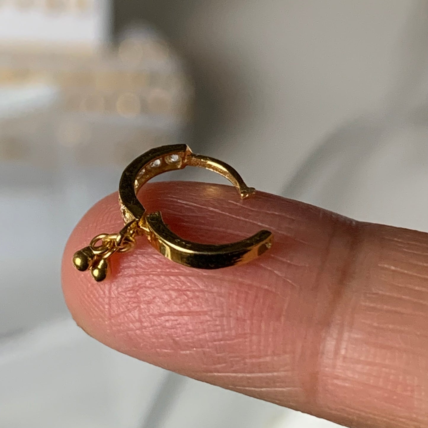 18ct gold dangly hoop | 7mm