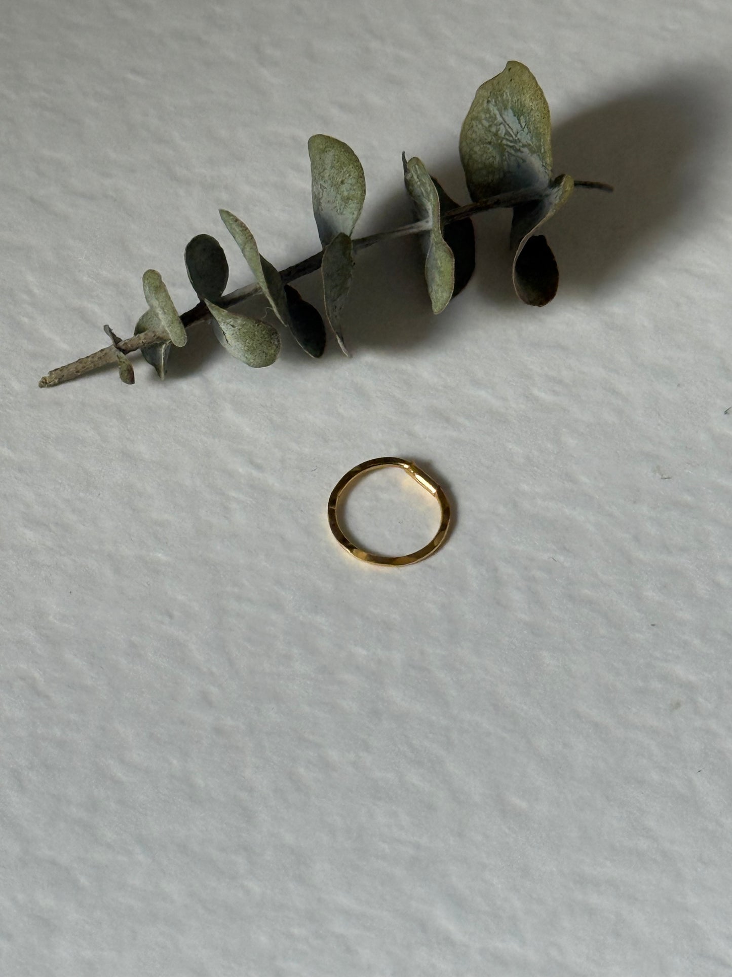 18ct gold single hoop | 8.5mm