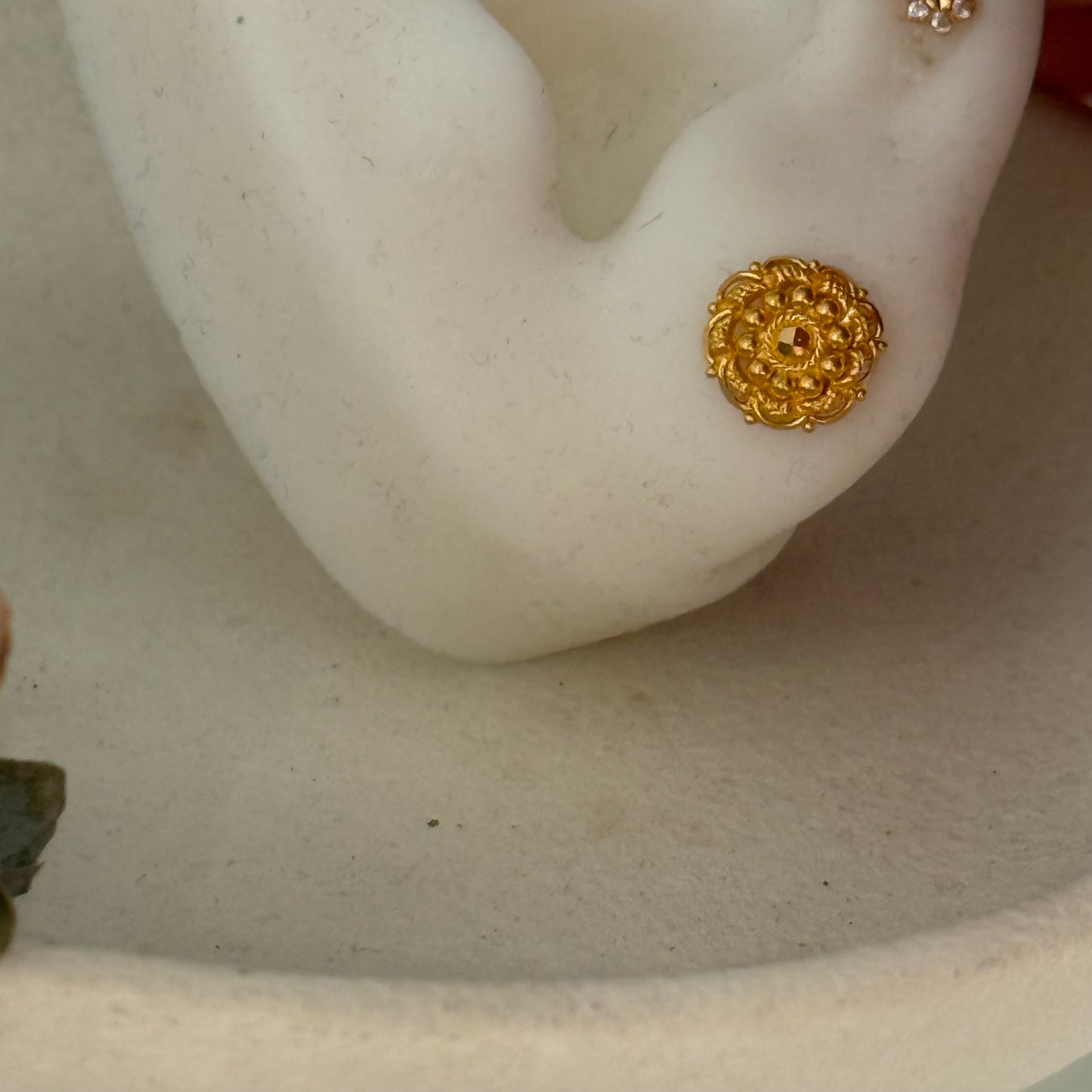 22ct gold stud pair | 9mm