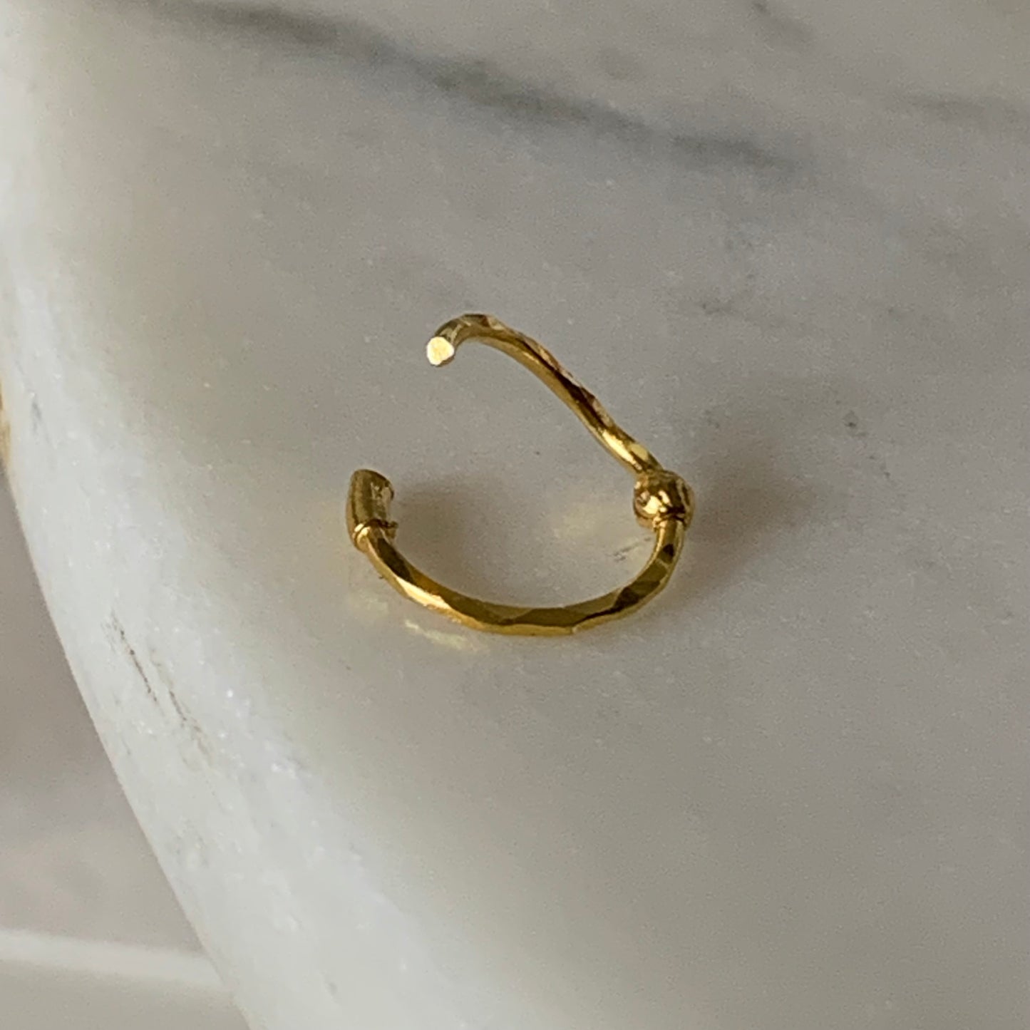 18ct gold single hoop | 8mm