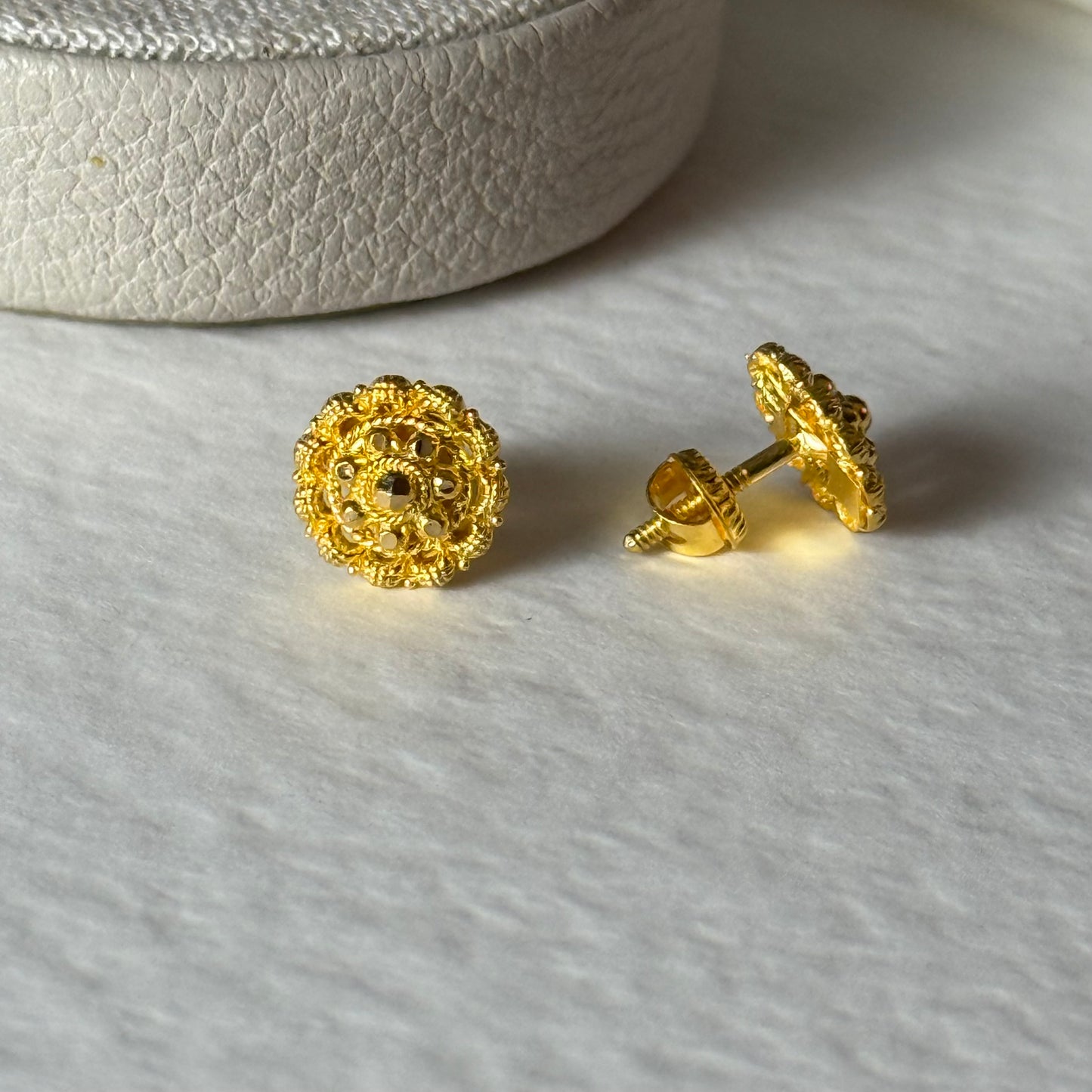22ct gold stud pair | 9mm