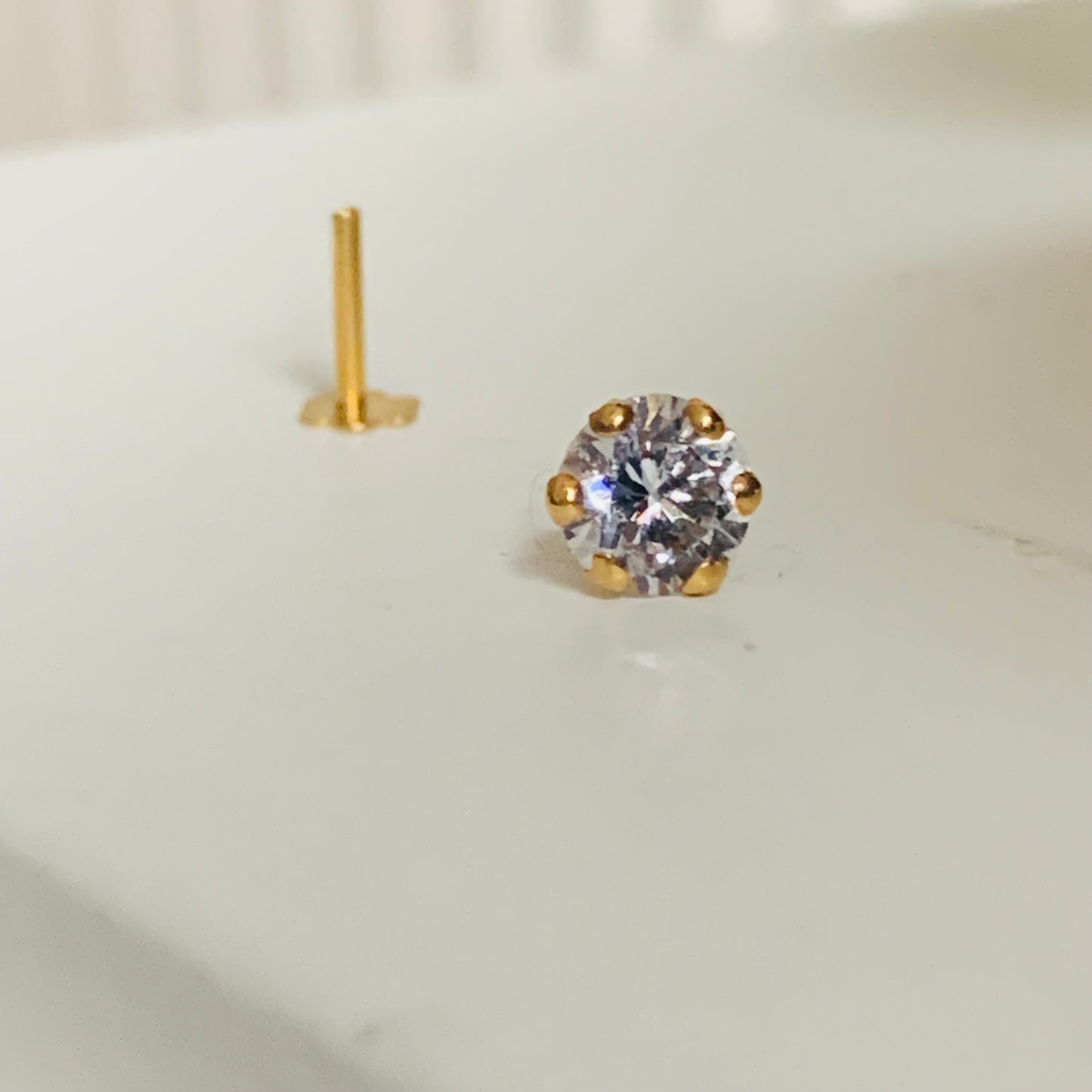 18ct Single 5mm Stud
