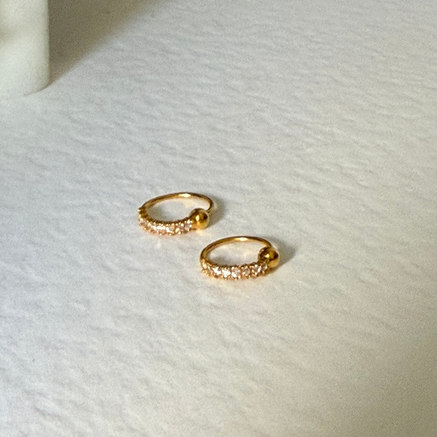 18ct gold single hoop