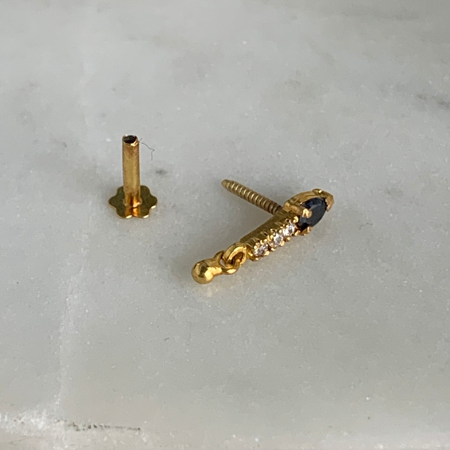 18ct Gold Dangly Stud