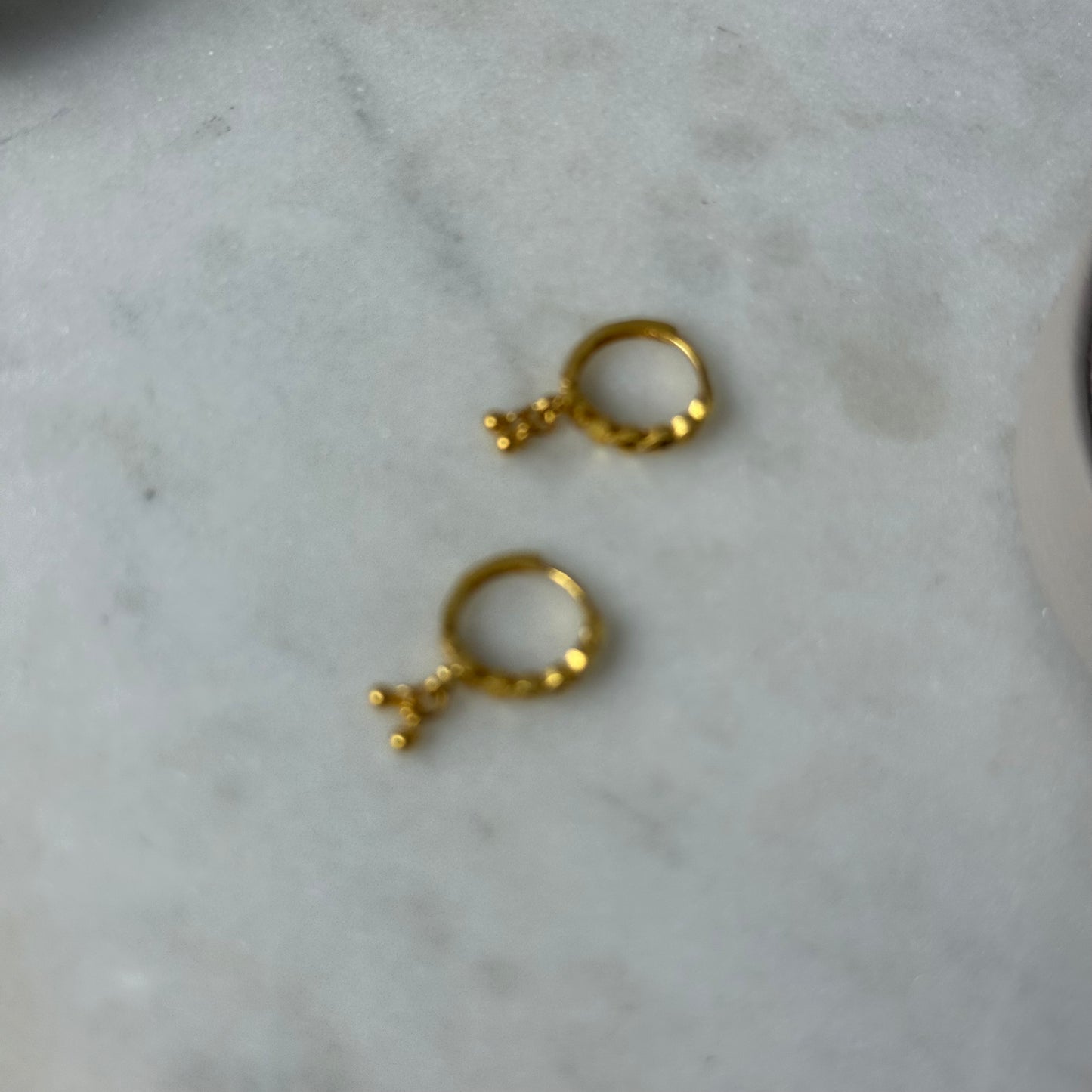 18ct gold Huggies pair | 8mm