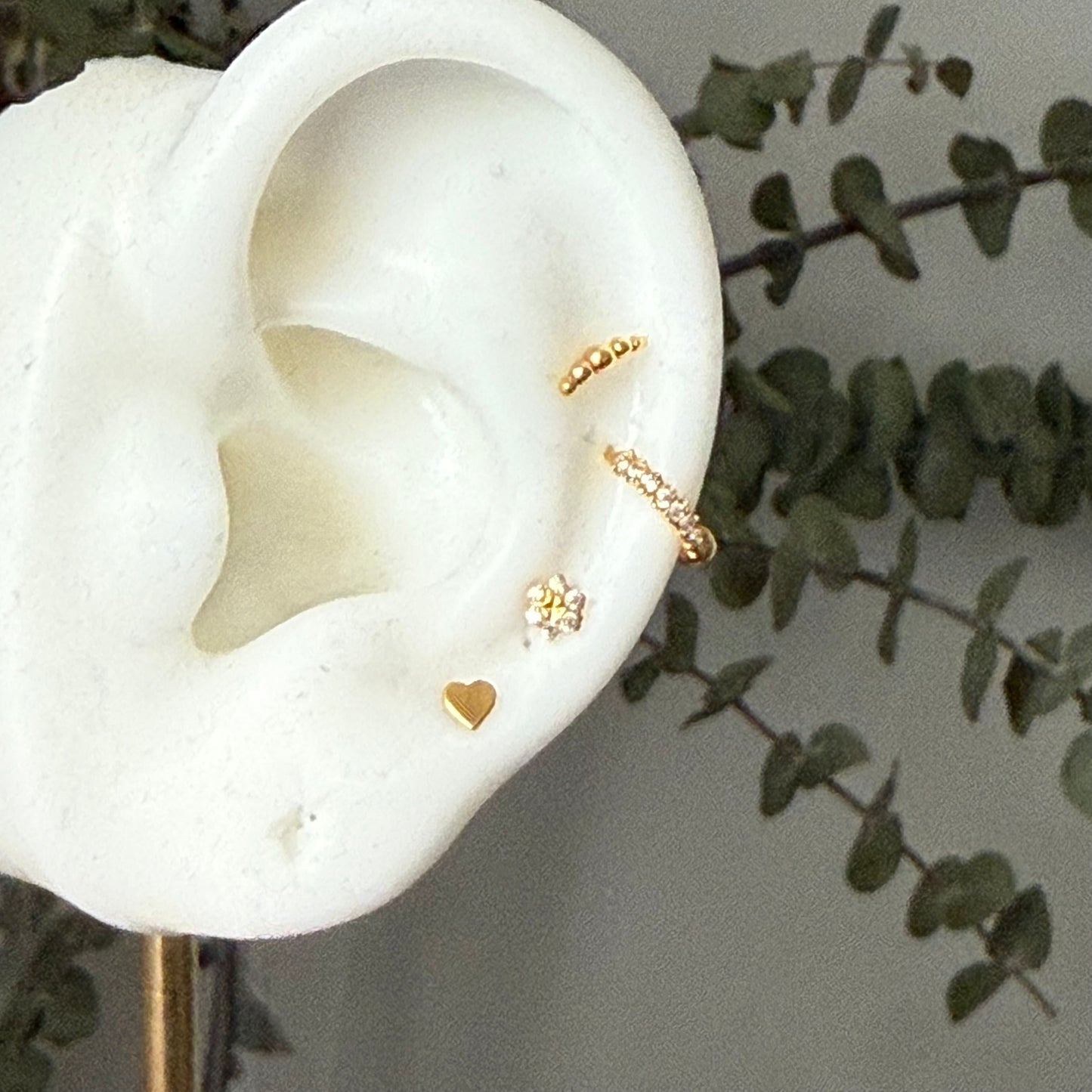 18ct gold single hoop