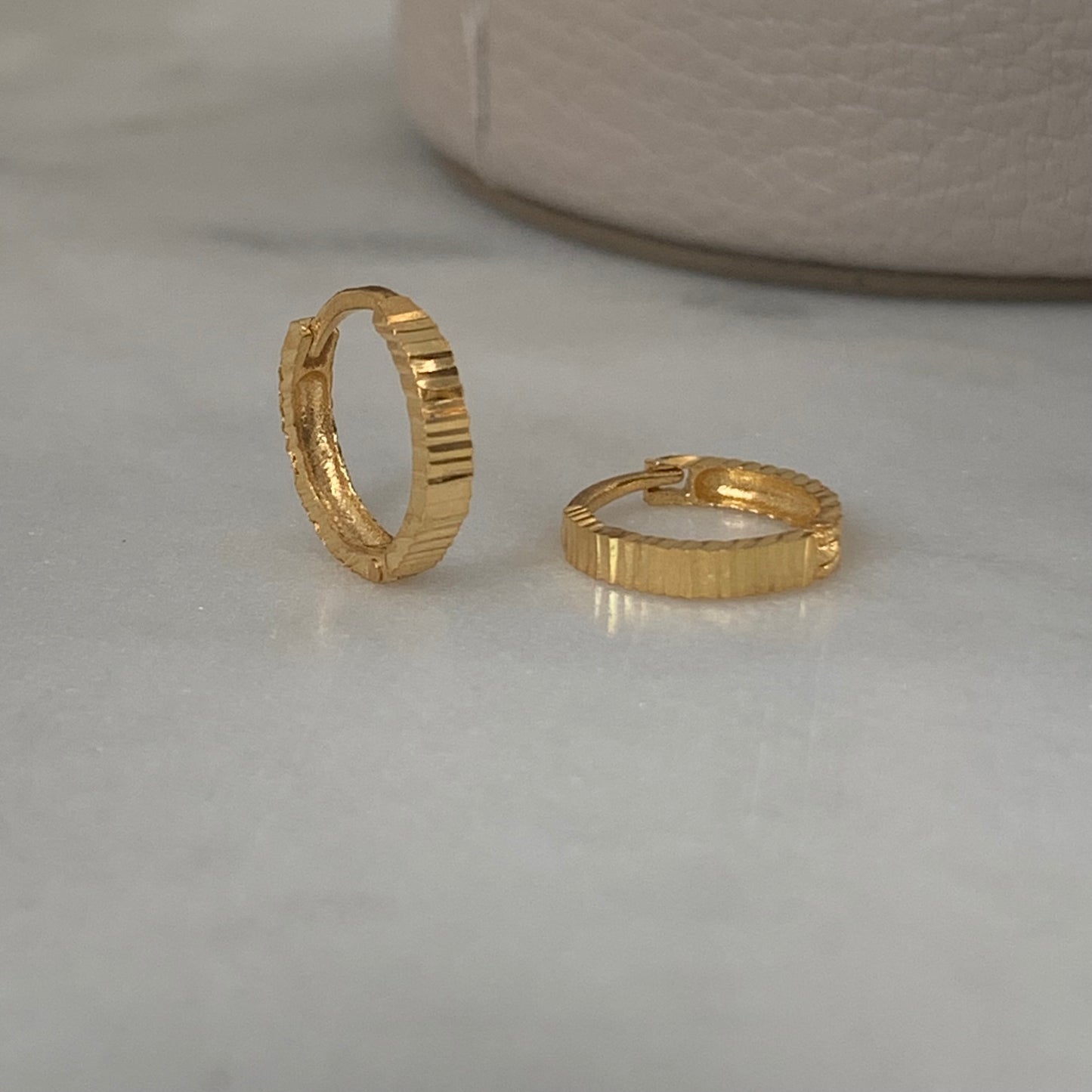 18ct Gold Huggies | 8mm (3)