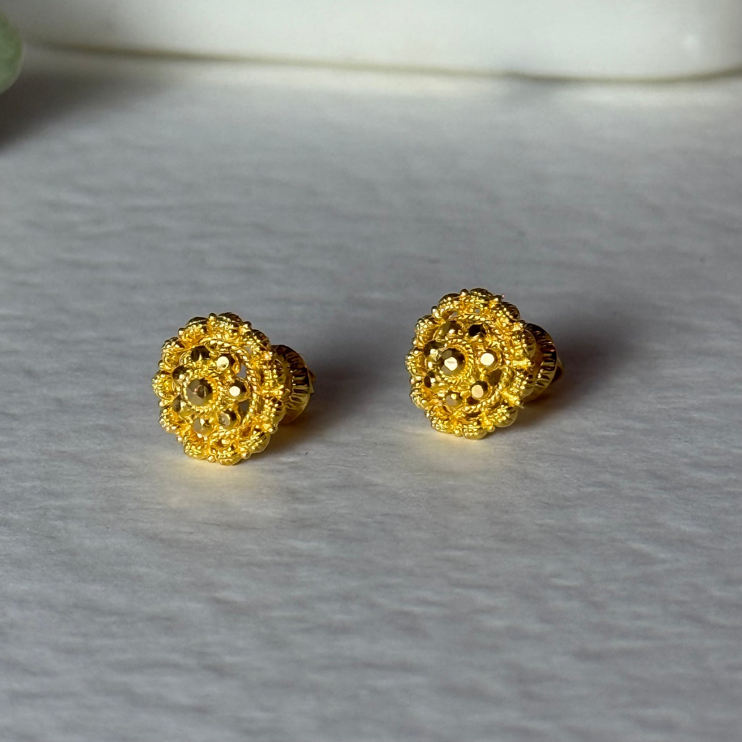 22ct gold stud pair | 9mm