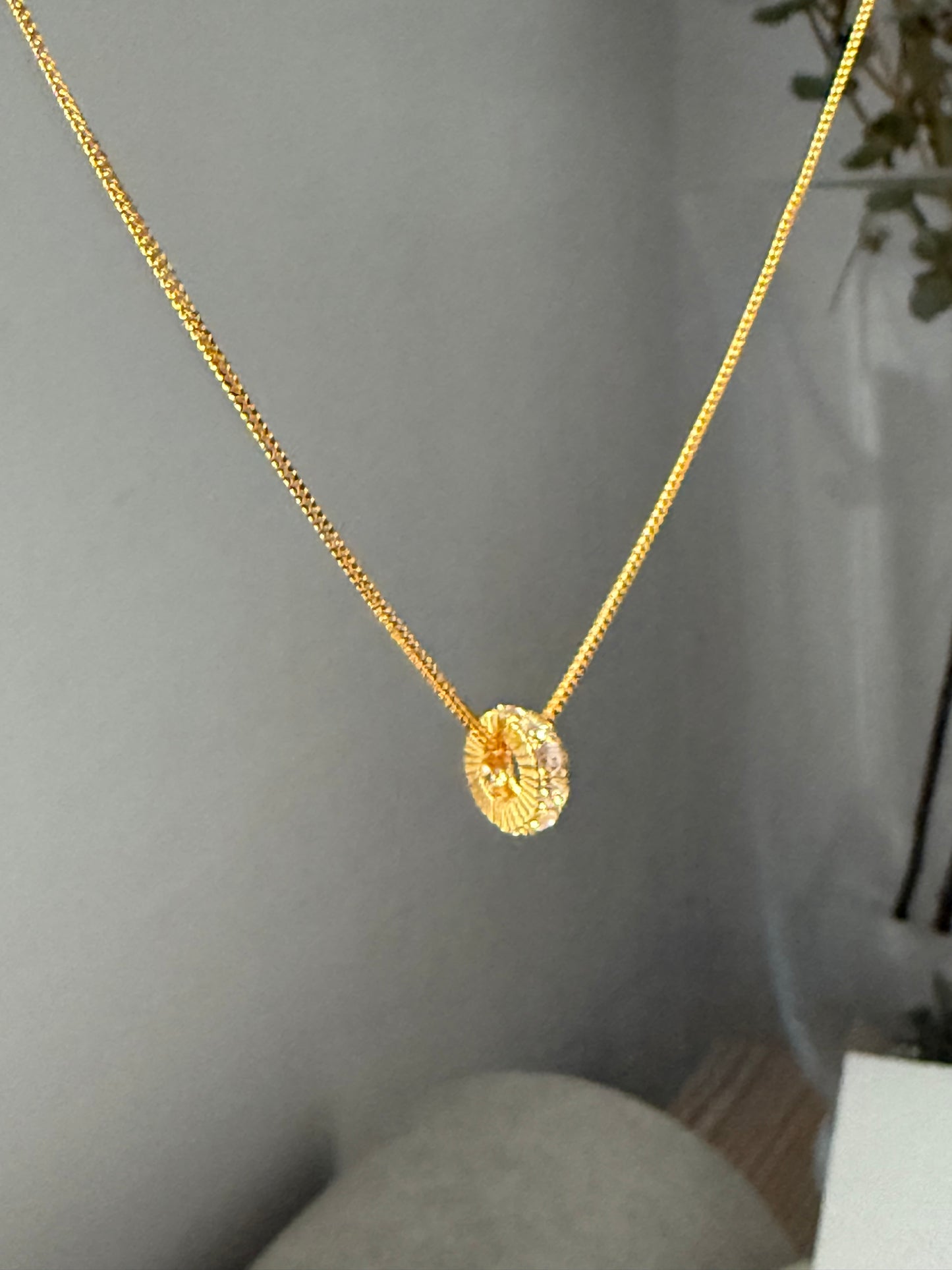 Pre Loved - 22 carat gold short necklace & pendant set