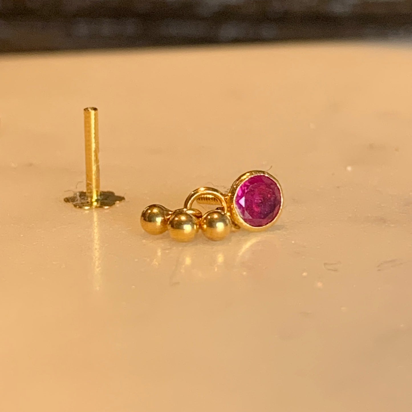 18ct Gold Dangly Single Stud | 3mm