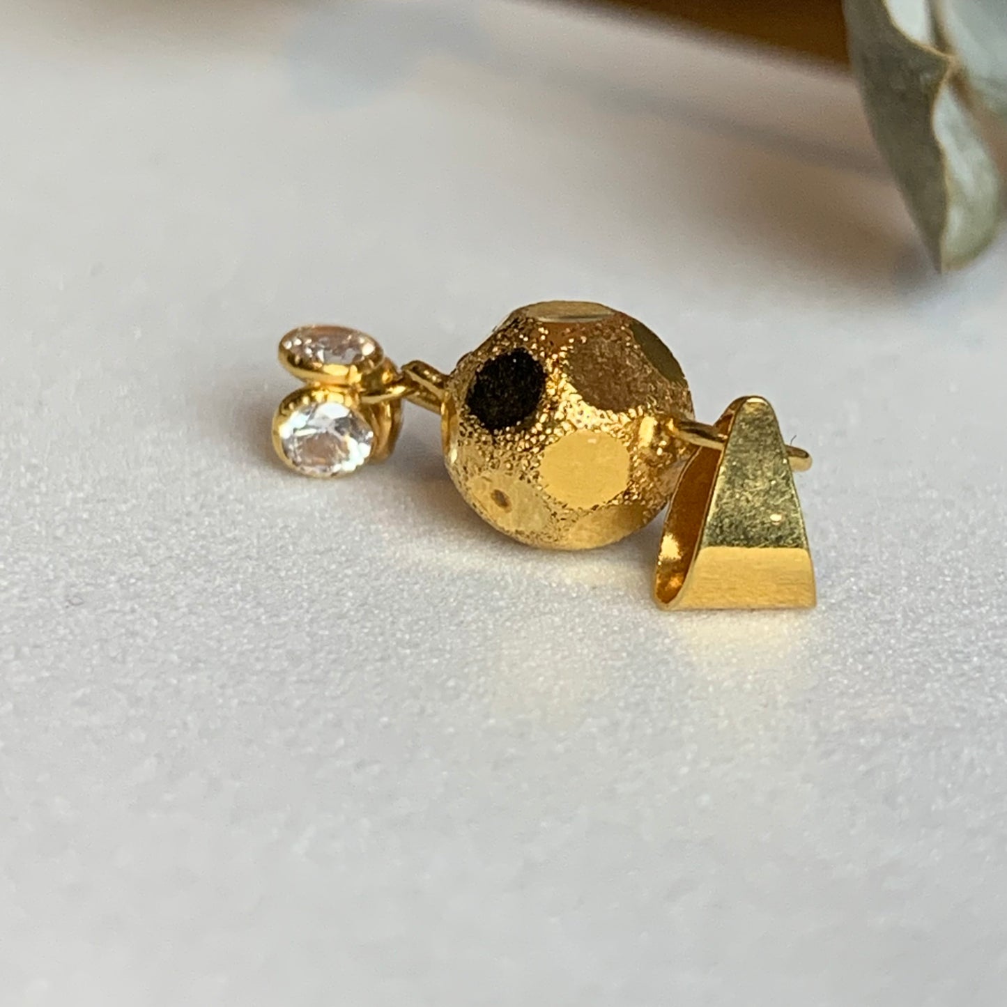 18ct Gold Dangly Pendant