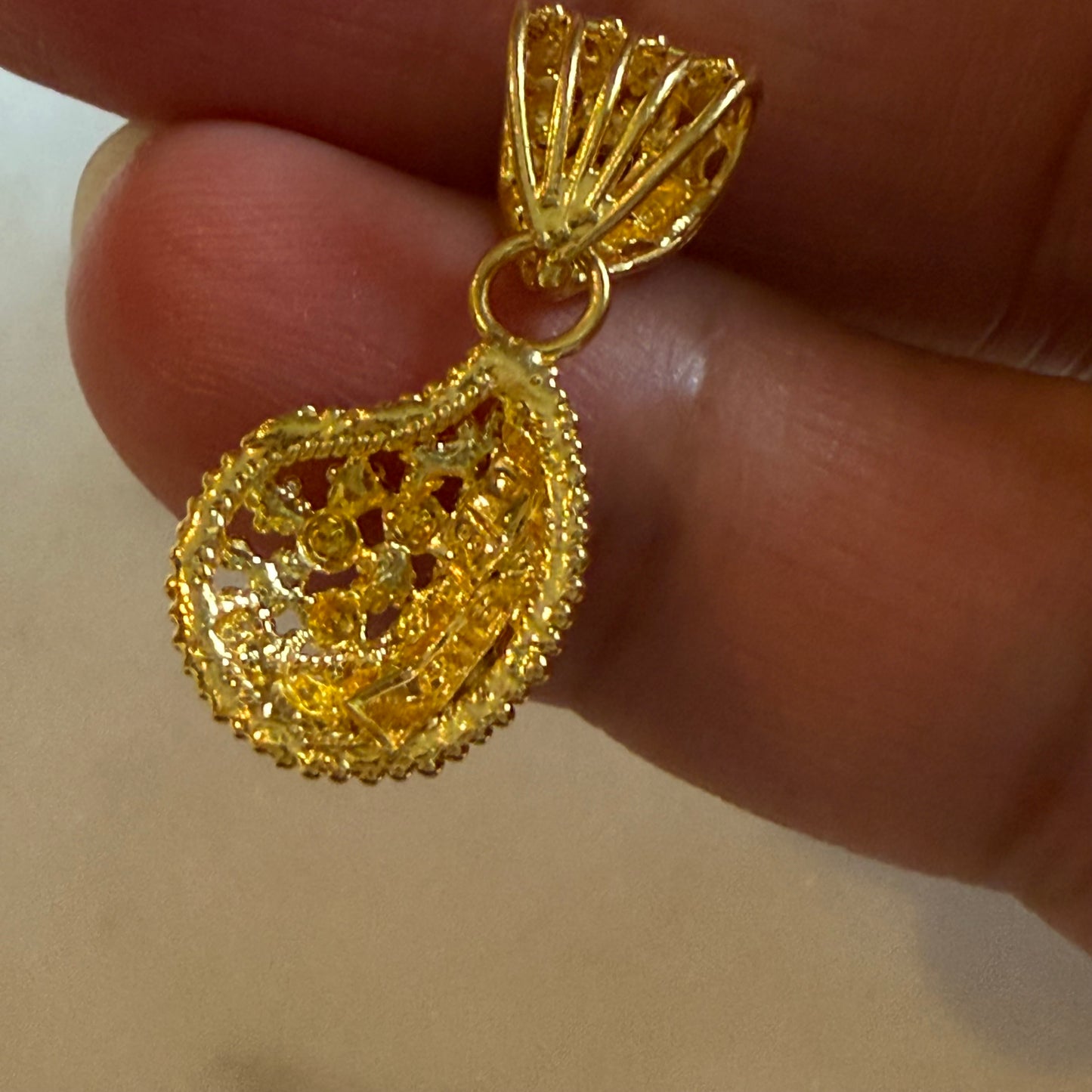 22ct gold small pendant