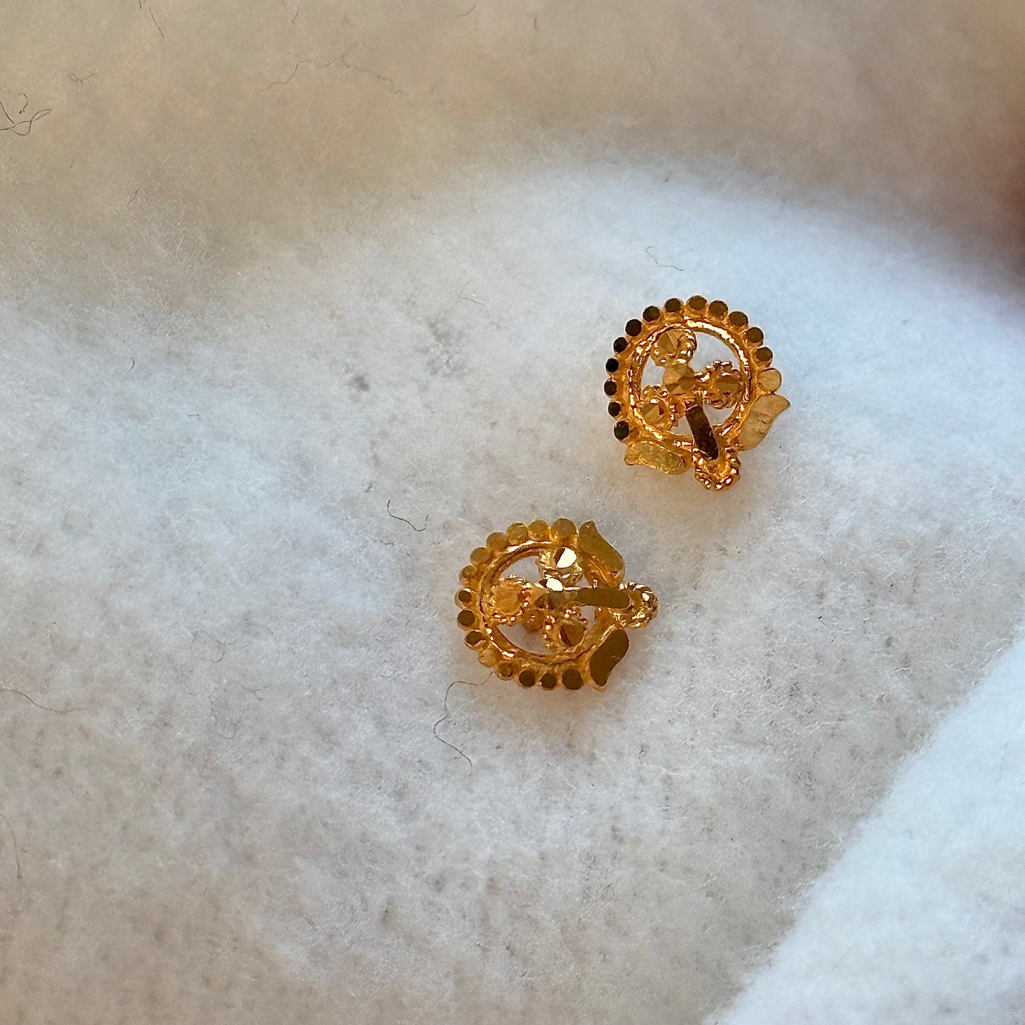 Blossom | 18ct gold studs