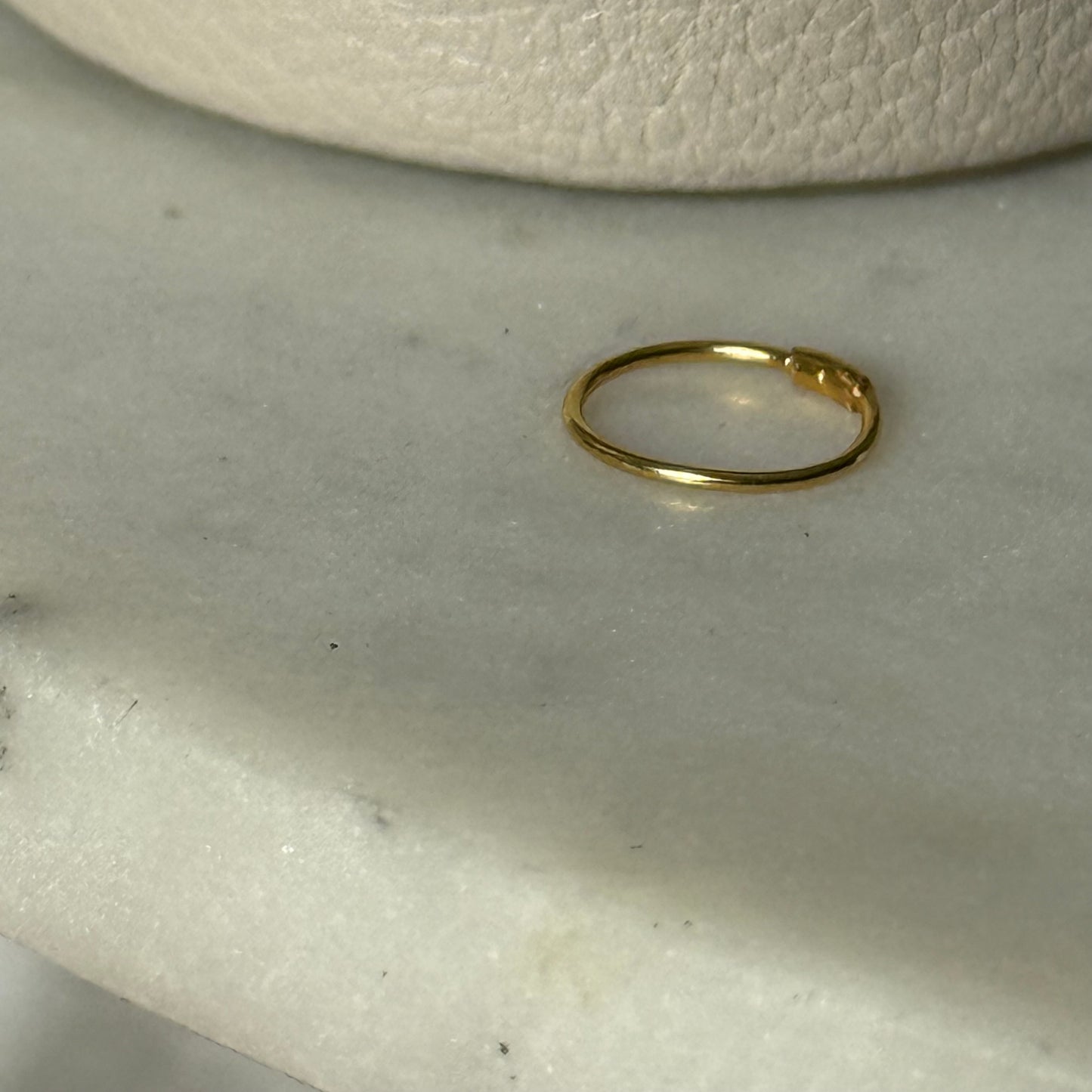 18ct gold single plain hoop | 8mm