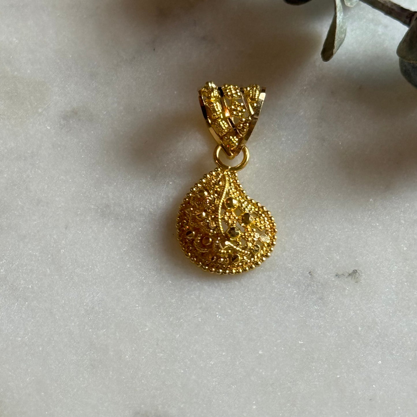 22ct gold small pendant