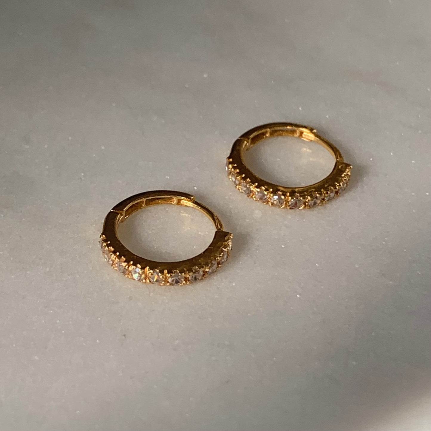 18ct Gold Huggies | 8mm (2)