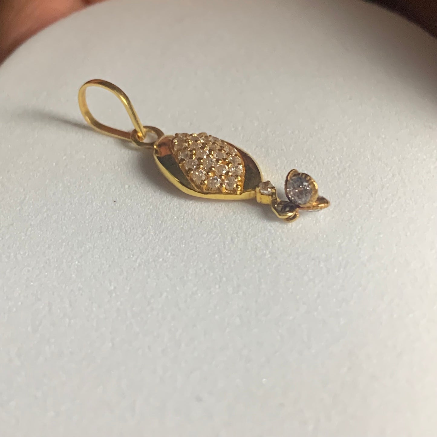 18ct Gold Dangly Pendant